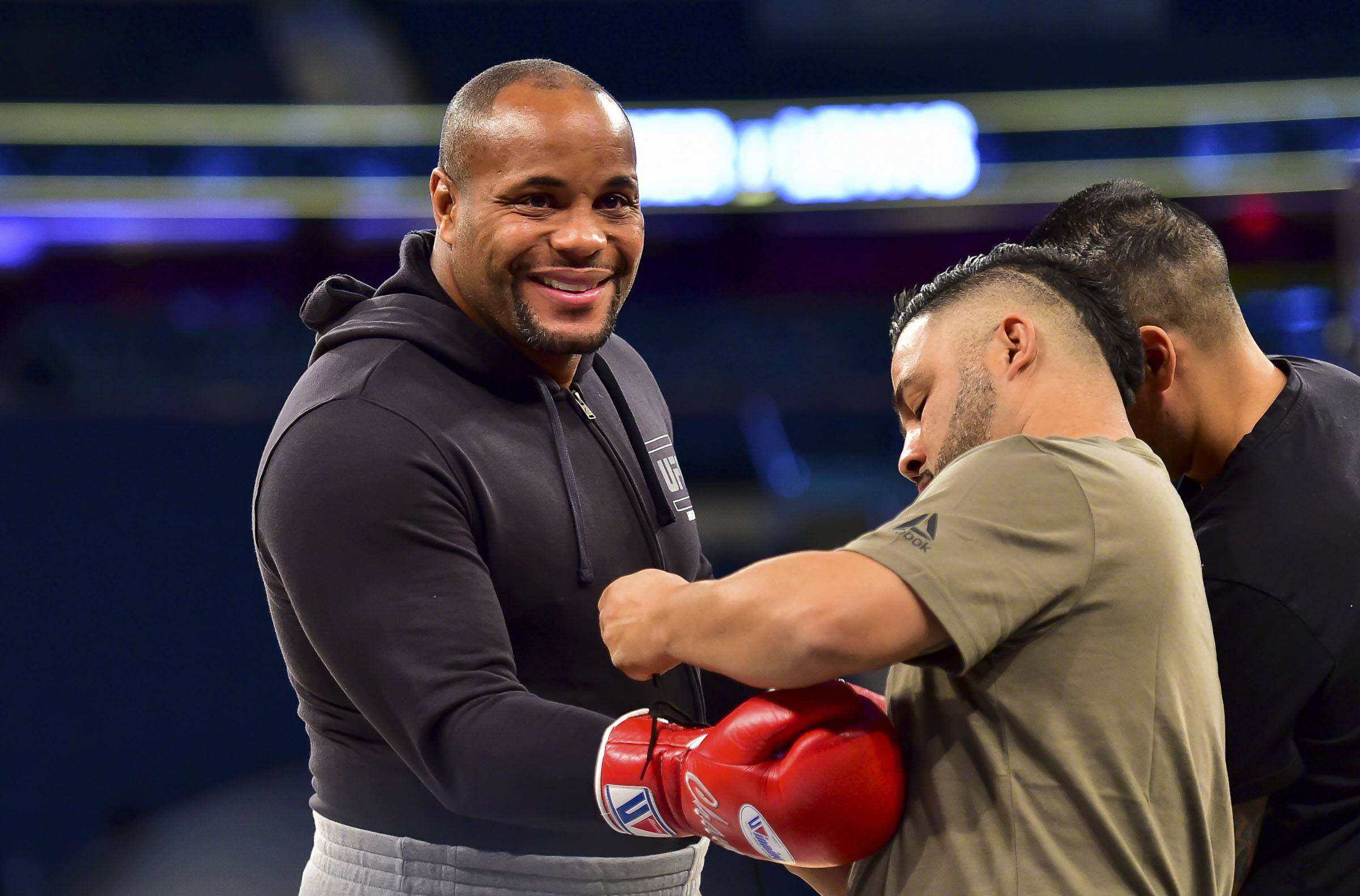 Daniel Cormier Frank Mir boring UFC debut