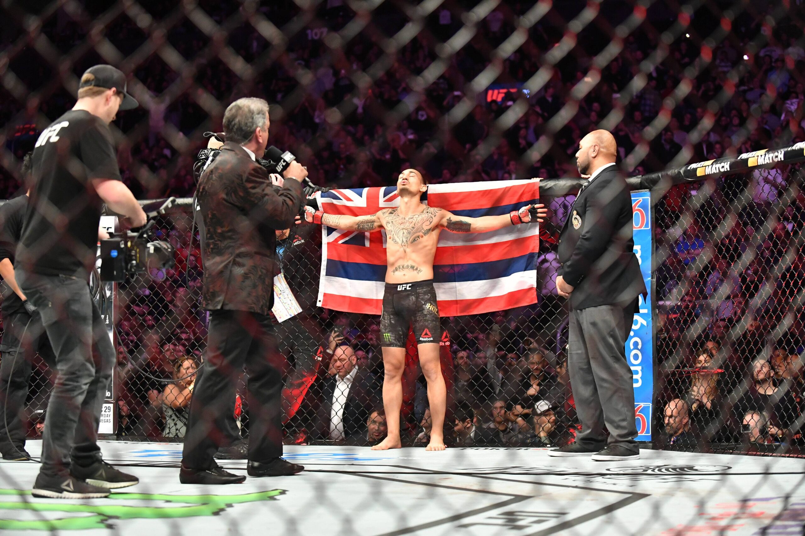 Max Holloway awaits the start of his fight against Brian Ortega. UFC Fight Night Holloway vs Allen