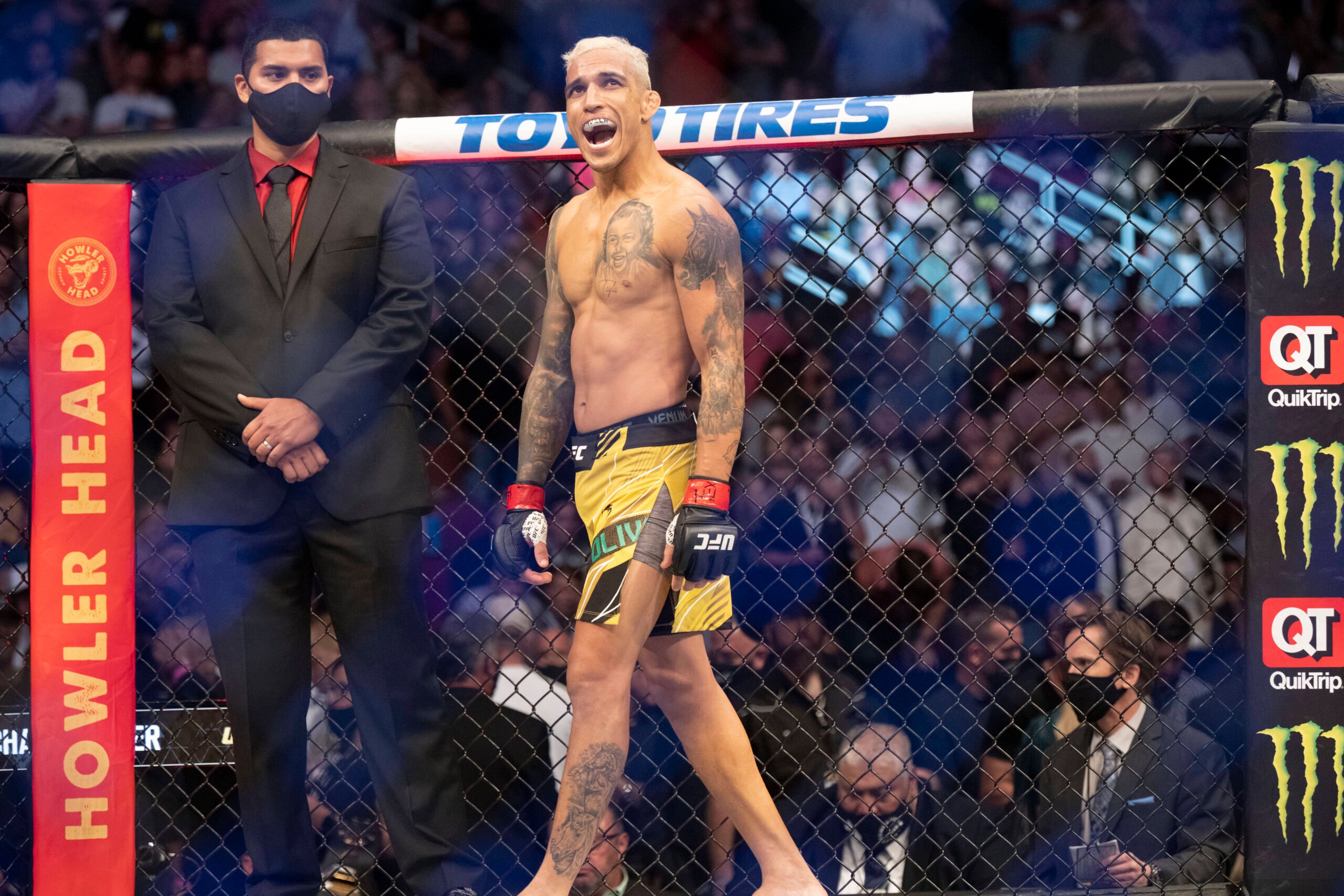 Charles Oliveira is set to face Beneil Dariush on May 6.