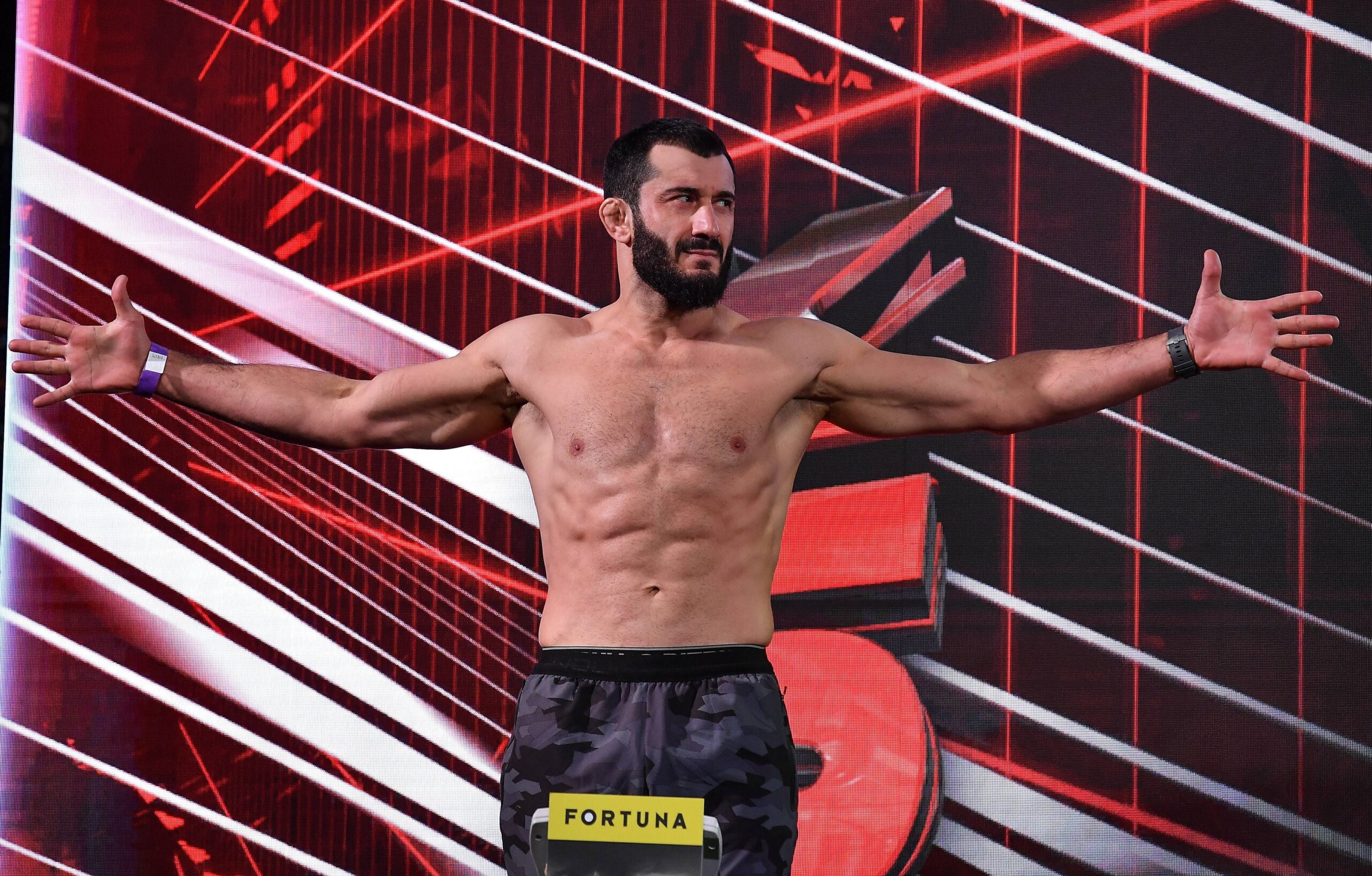 KSW 83's Mamed Khalidov weighs in for his fight with Robert Soldic.