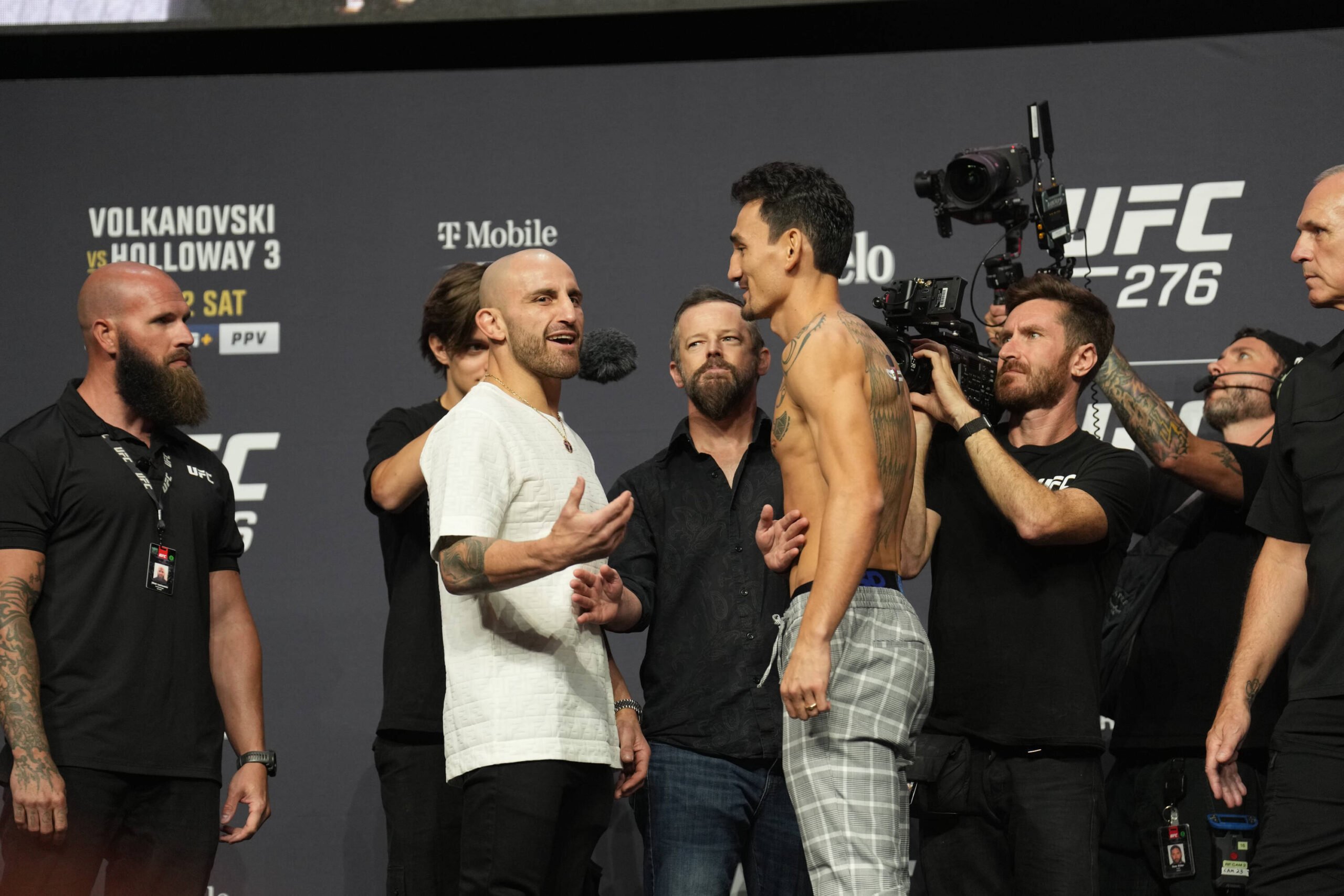 Alexander Volkanovski and Max Holloway exchange words at the UFC 276 weigh-ins.