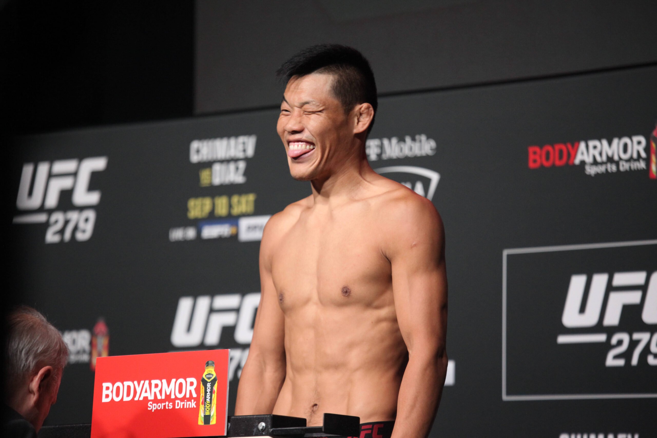 The 'Leech' Li Jingliang weighs in for UFC 279.