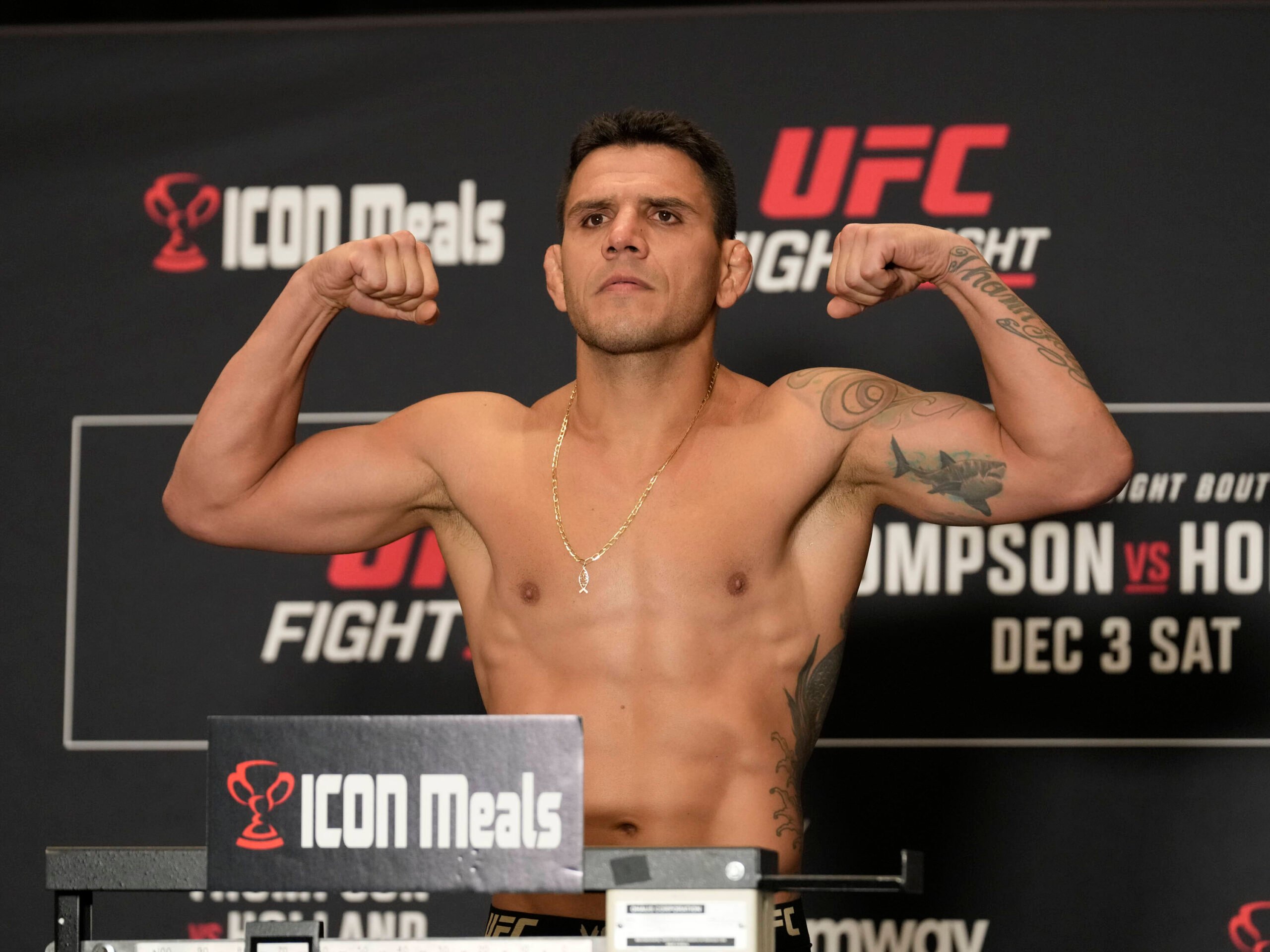 Rafael dos Anjos defeated Bryan Barberena in December 2022.