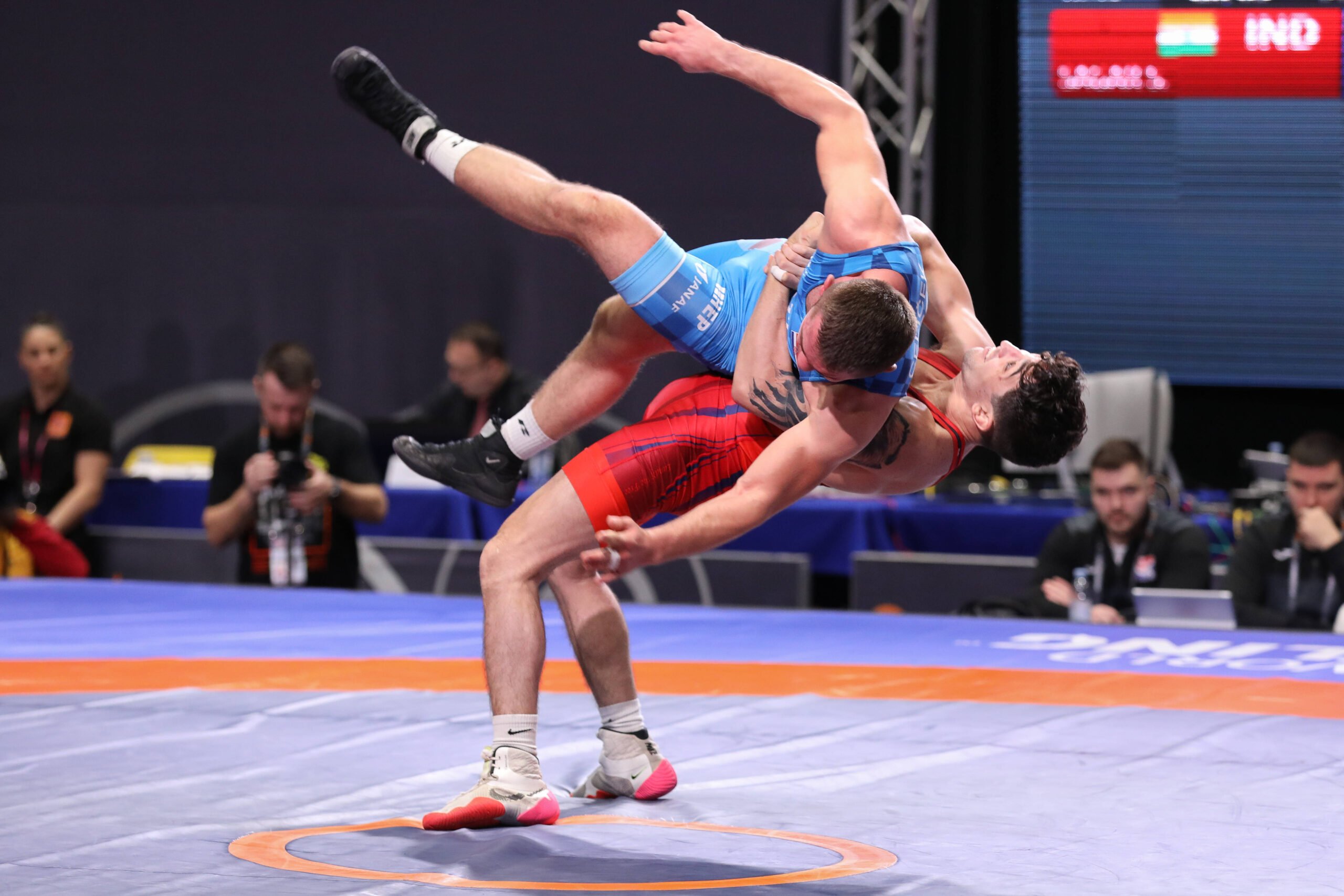 Alejandro Sancho (in red), who has been called a sore loser after losing to a high schooler. IMAGO/ZUMA Wire