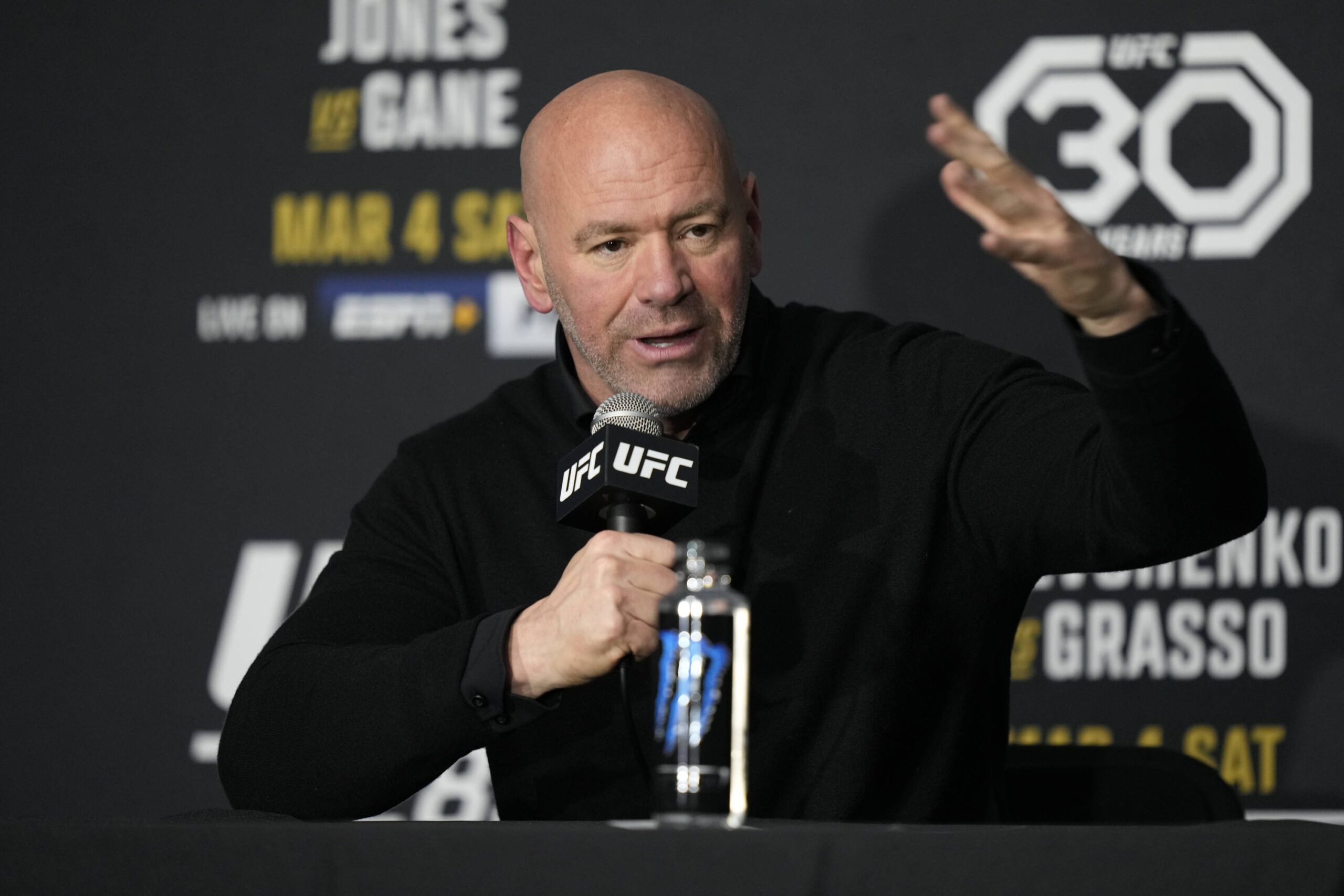IMAGO / Sports Press Photo LAS VEGAS, NV - March 4: Dana White meets with the press following the fights at T-Mobile Arena for UFC 285 -Jones vs Ga...