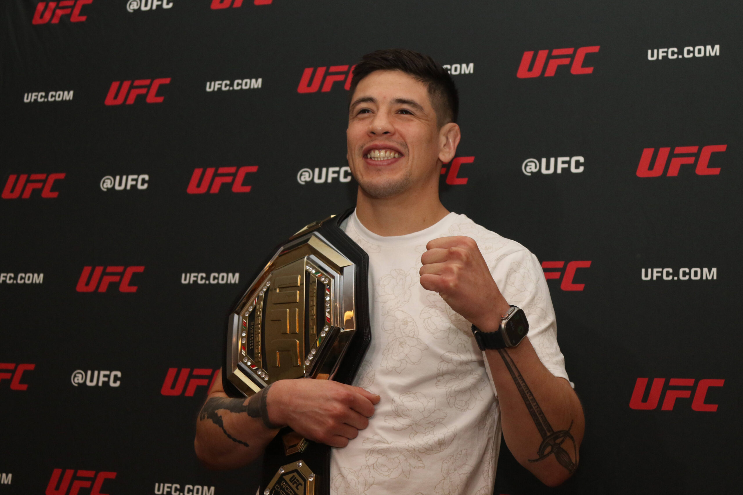 Brandon Moreno is set to face Alexandre Pantoja at UFC 290.