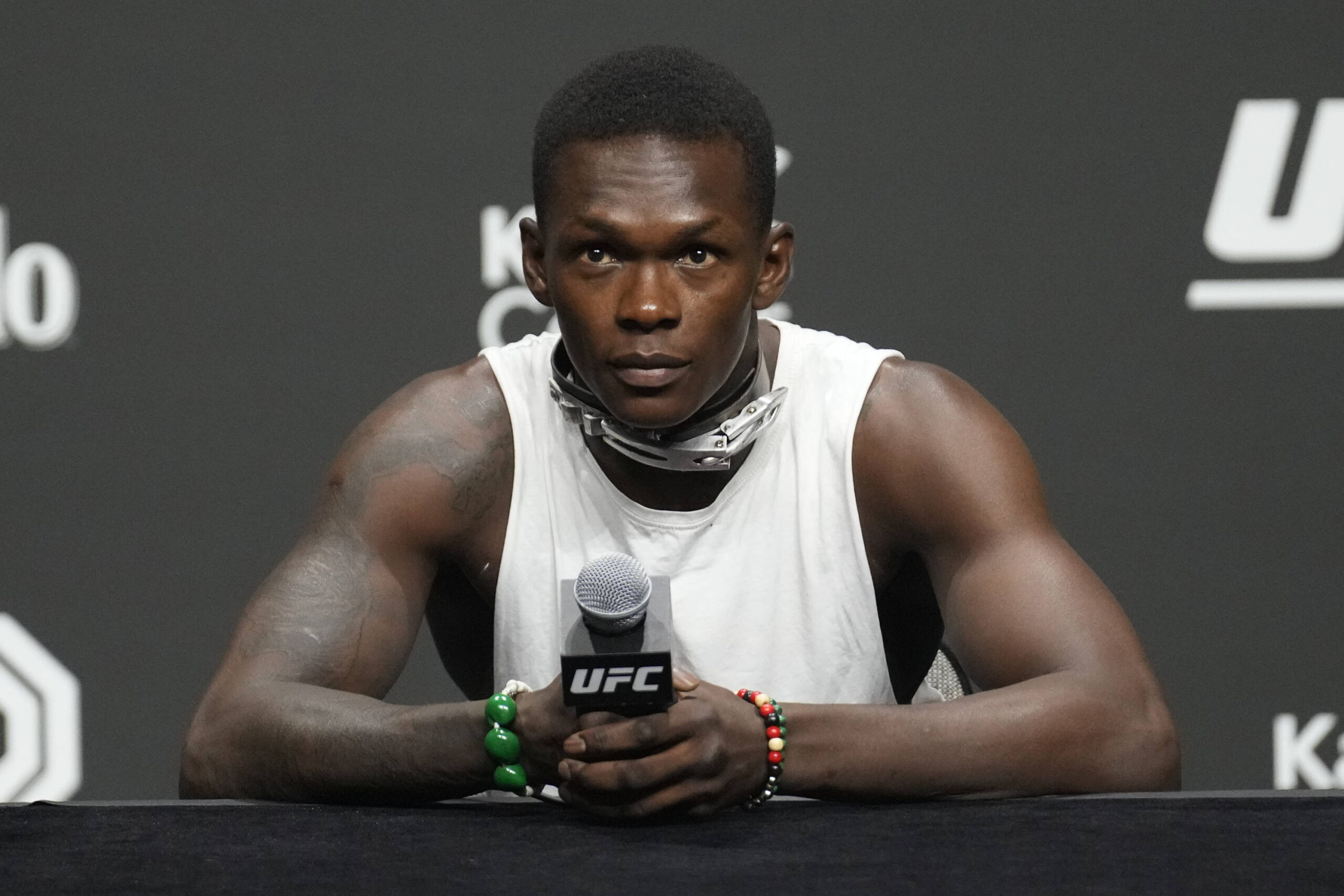 Israel Adesanya defeated Alex Pereira at UFC 287 to regain the UFC middleweight title