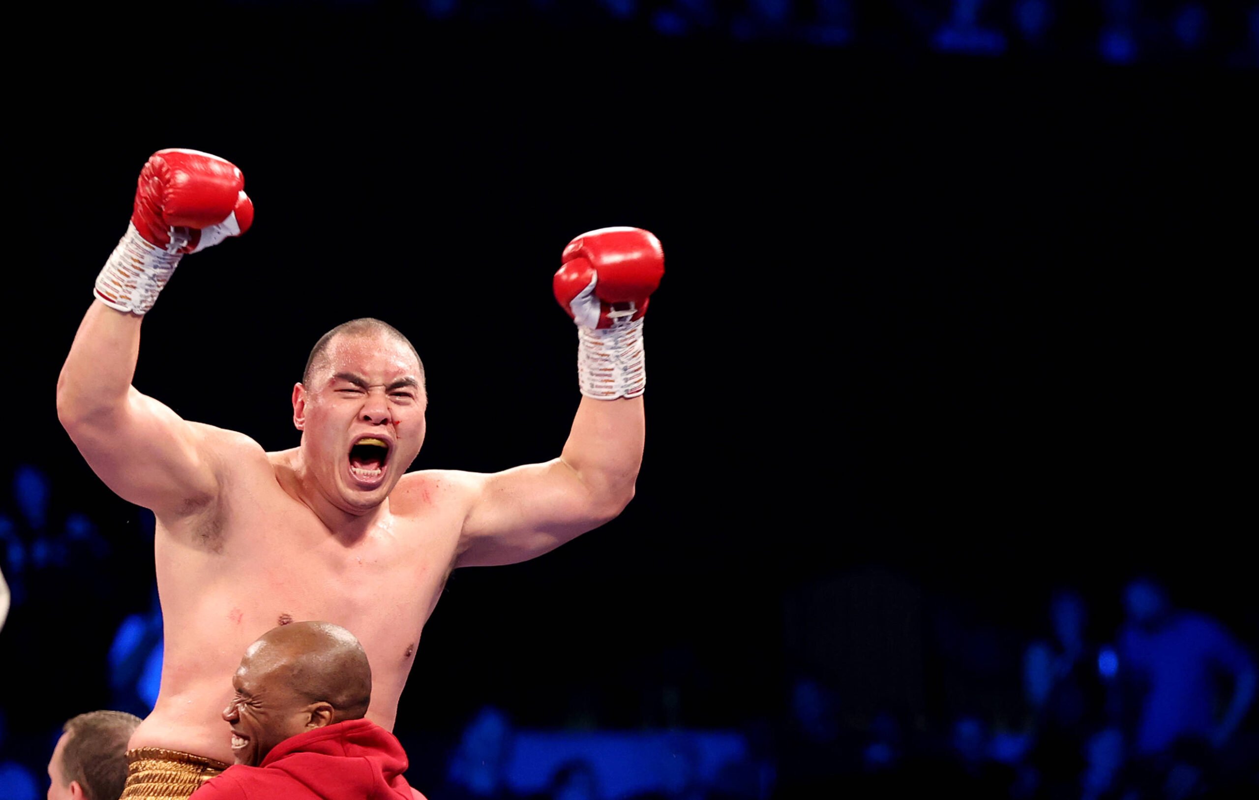 Zhilei Zhang celebrates after deafting Joe Joyce