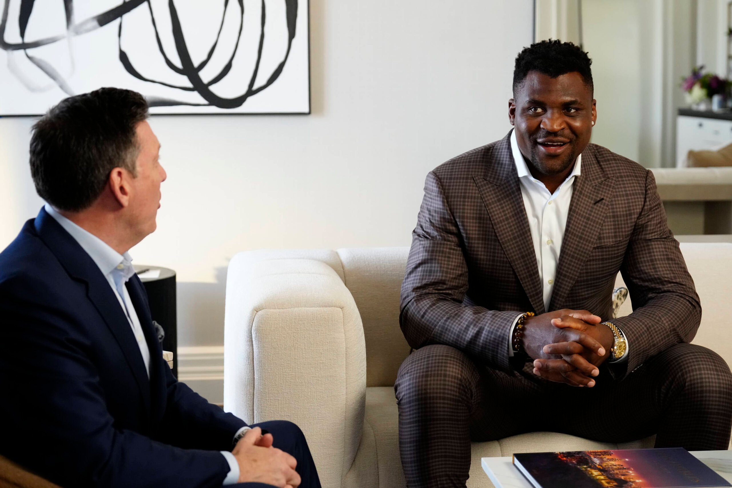 Francis Ngannou and Jon Jones exchanged provokations on Twitter.