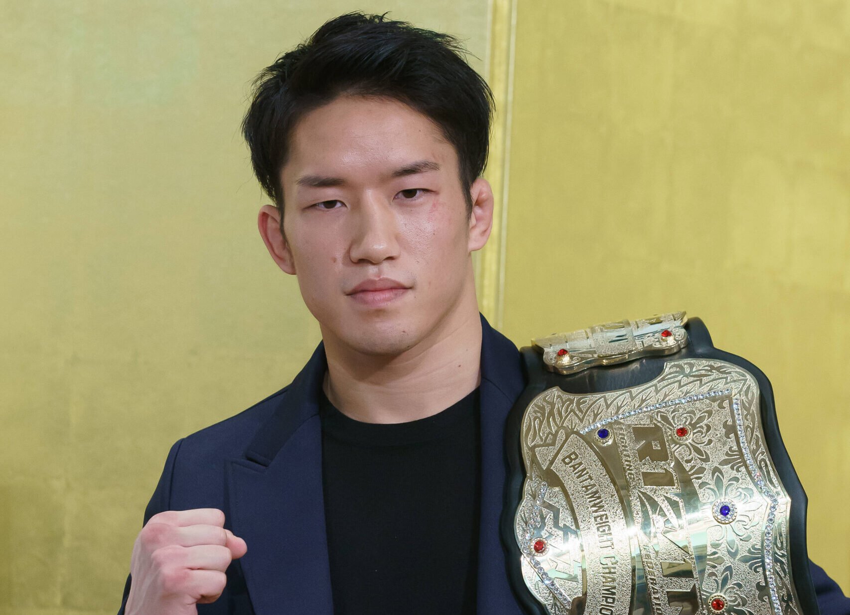 Kai Asakura posing with RIZIN championship belt