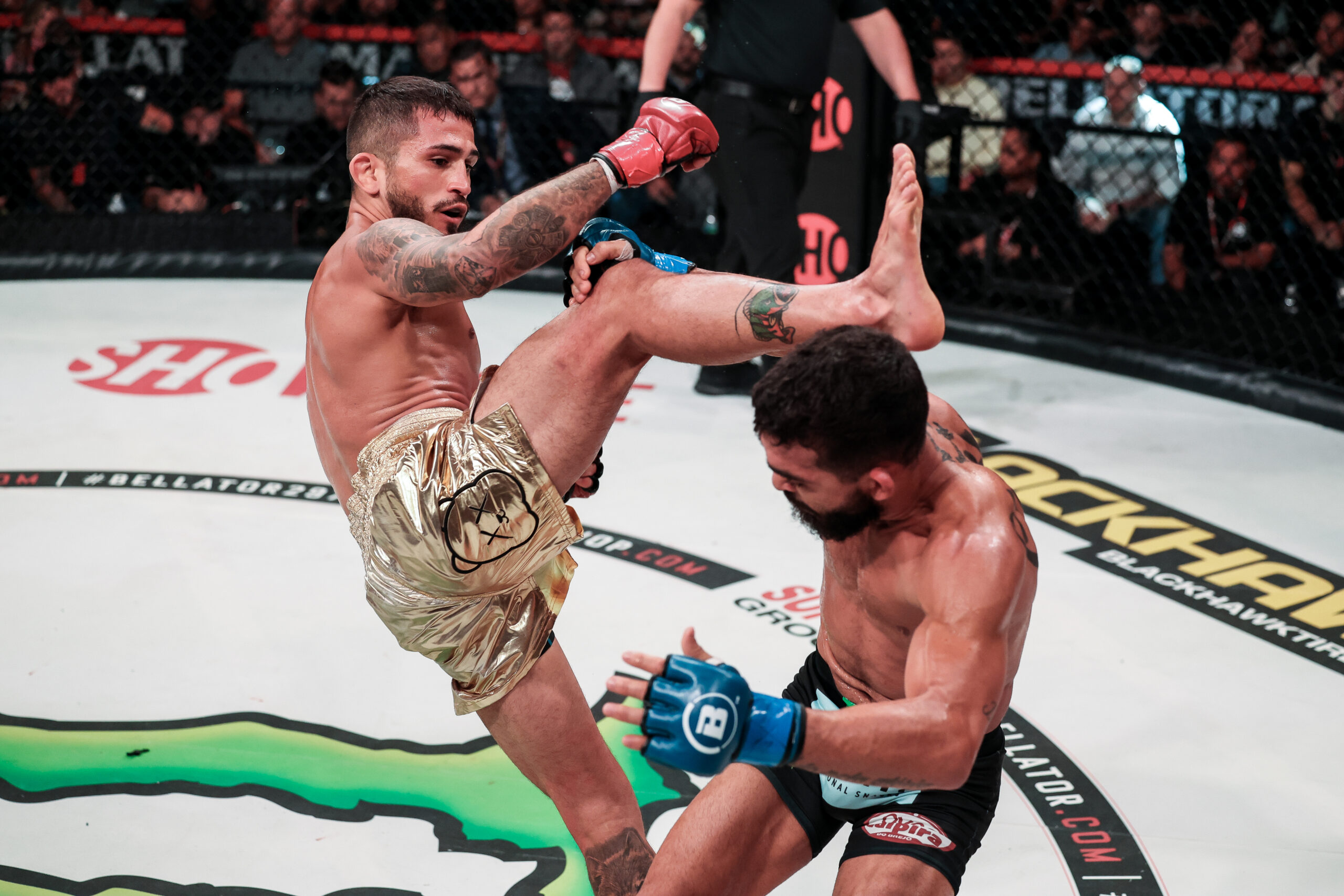 Sergio Pettis kicks Patricio Pitbull during their Bellator title bout
