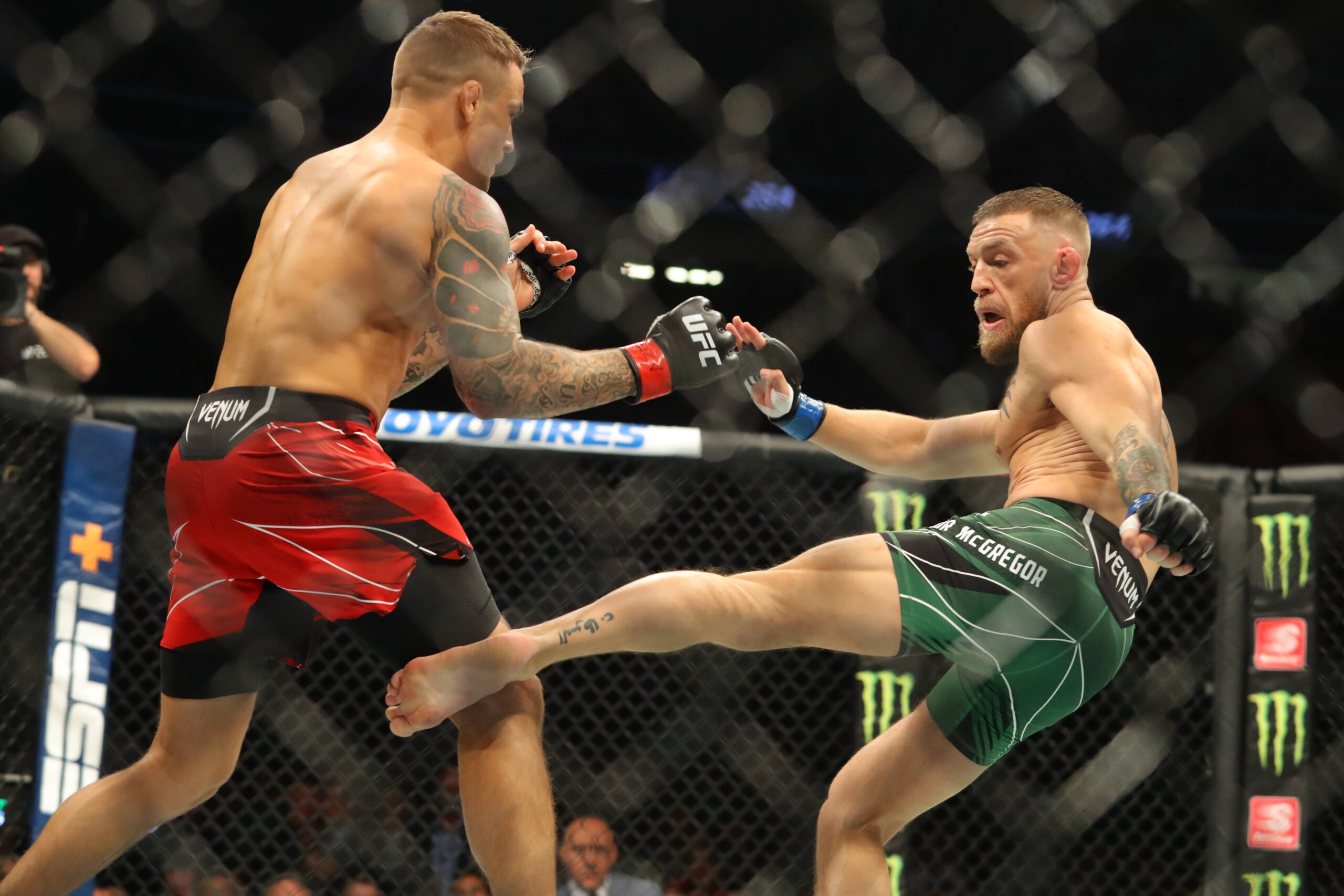 Conor McGregor vs. Dustin Poirier at UFC 264. IMAGO/Inpho Photography