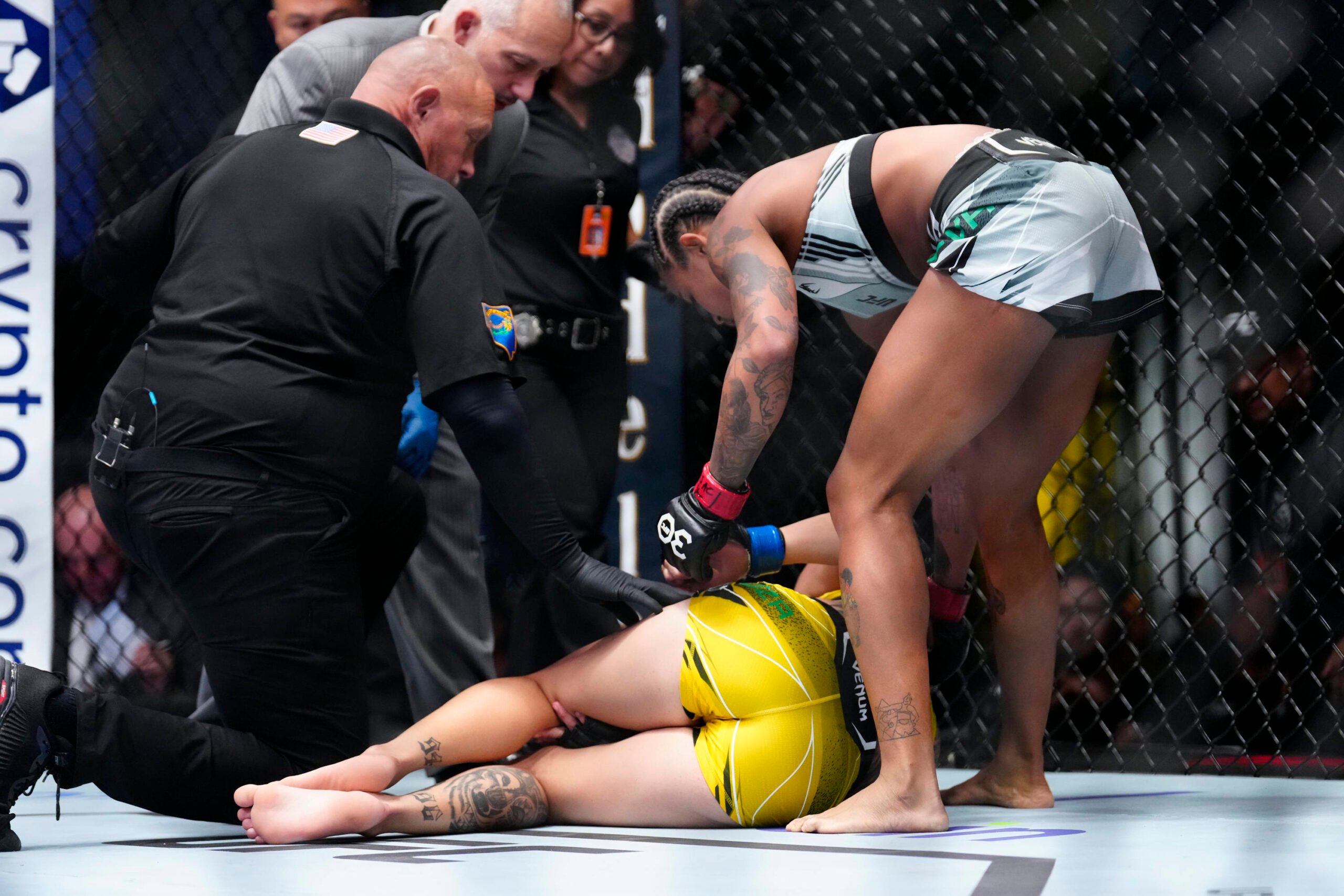 Ketlen Souza after she submitted to Karine Silva, due to a kneebar, at UFC Fight Night: Kara-France vs. Albazi. IMAGO/Zuma Wire