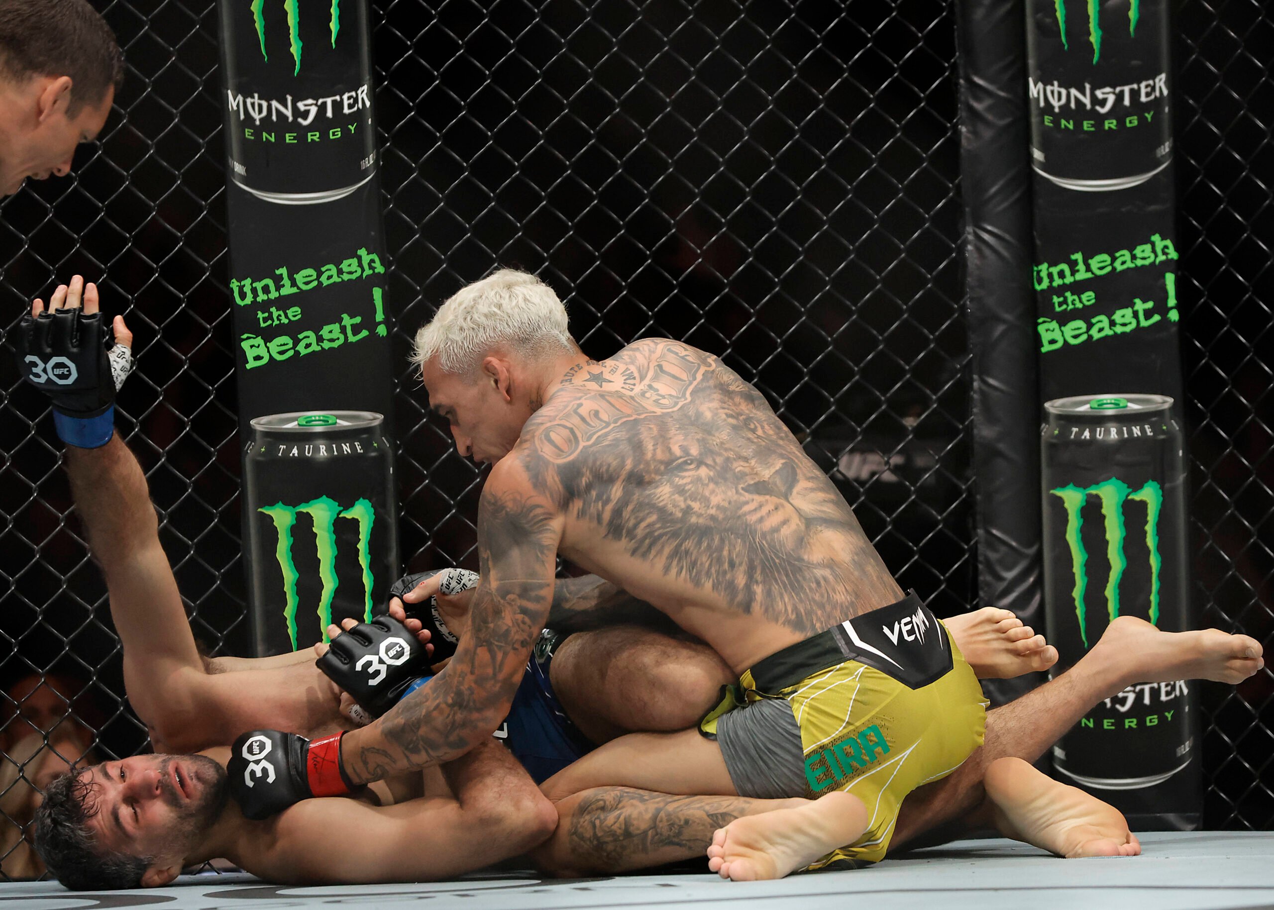 IMAGO/Zuma Wire: Charles Oliveira knocked out Beneil Dariush at UFC 289.