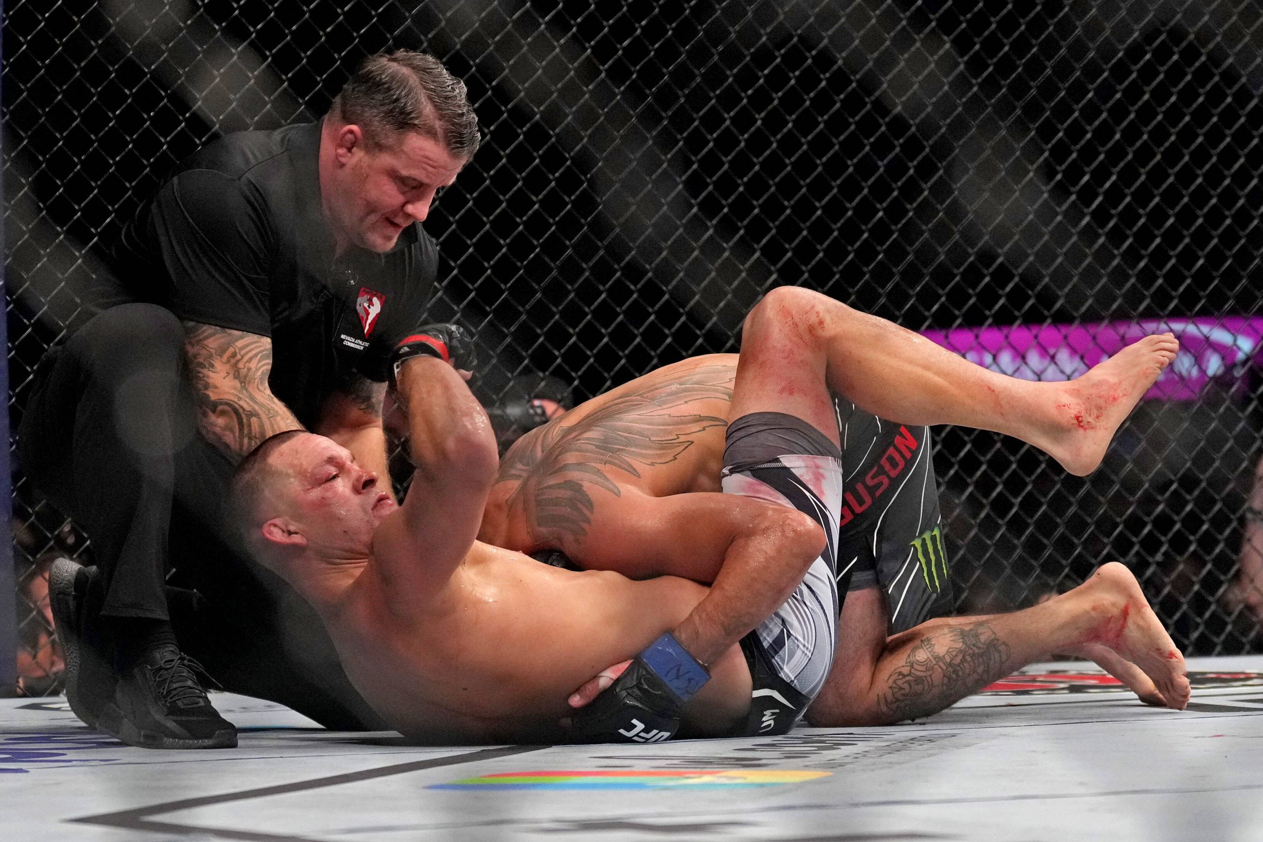 MMA: UFC 279-Diaz vs Ferguson, Sep 10, 2022; Las Vegas, Nevada, USA; Nate Diaz (red gloves) fights Tony Ferguson (blue gloves) during UFC 279 at T-...