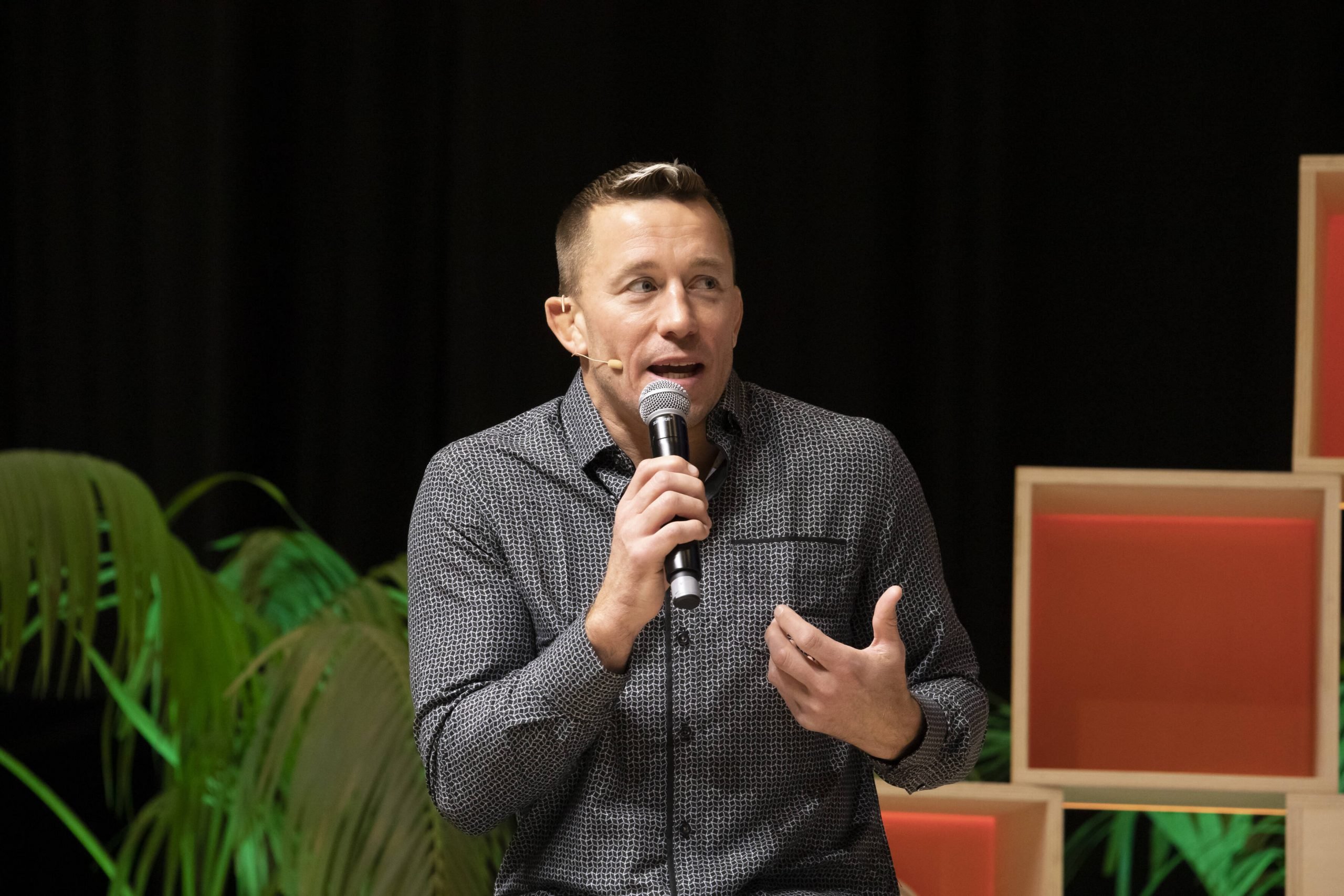 Georges St-Pierre is expected to grapple Demian Maia
