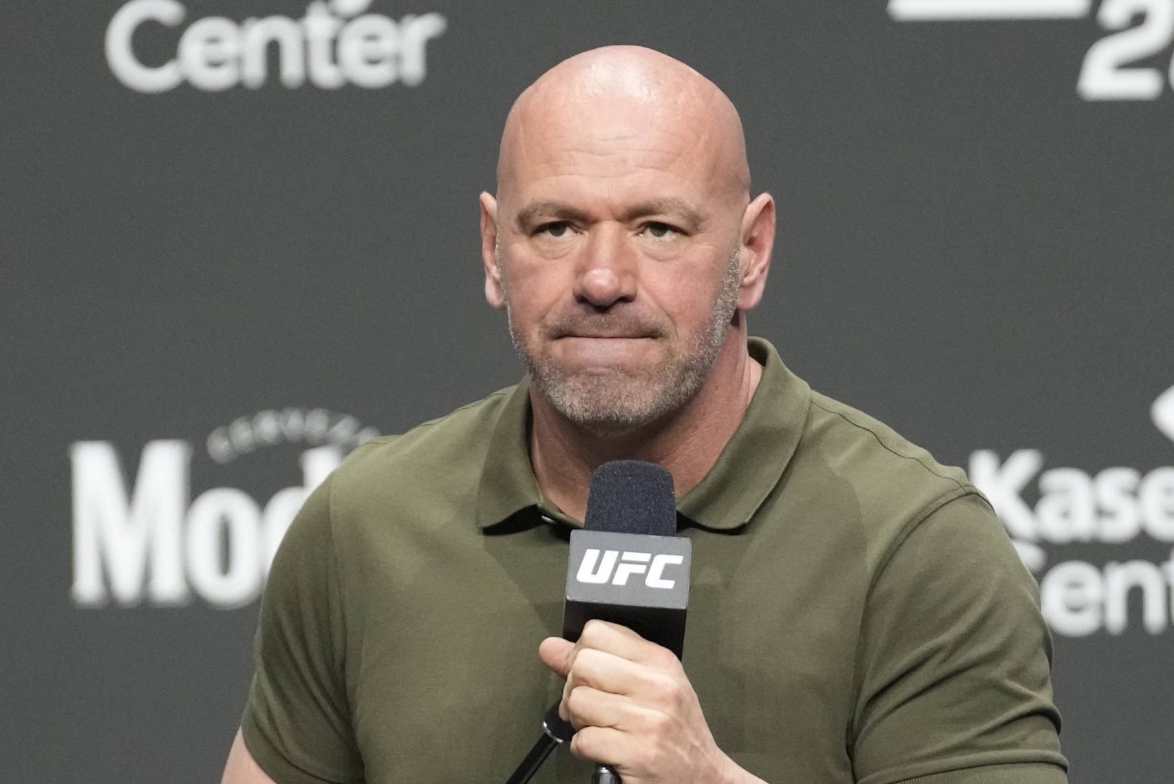 Dana White speaks to the press and the fans at UFC287 - Pereira v Adesanya 2 - press conference, PK, Pressekonferenz at Kaseya Center on April 6, 2...
