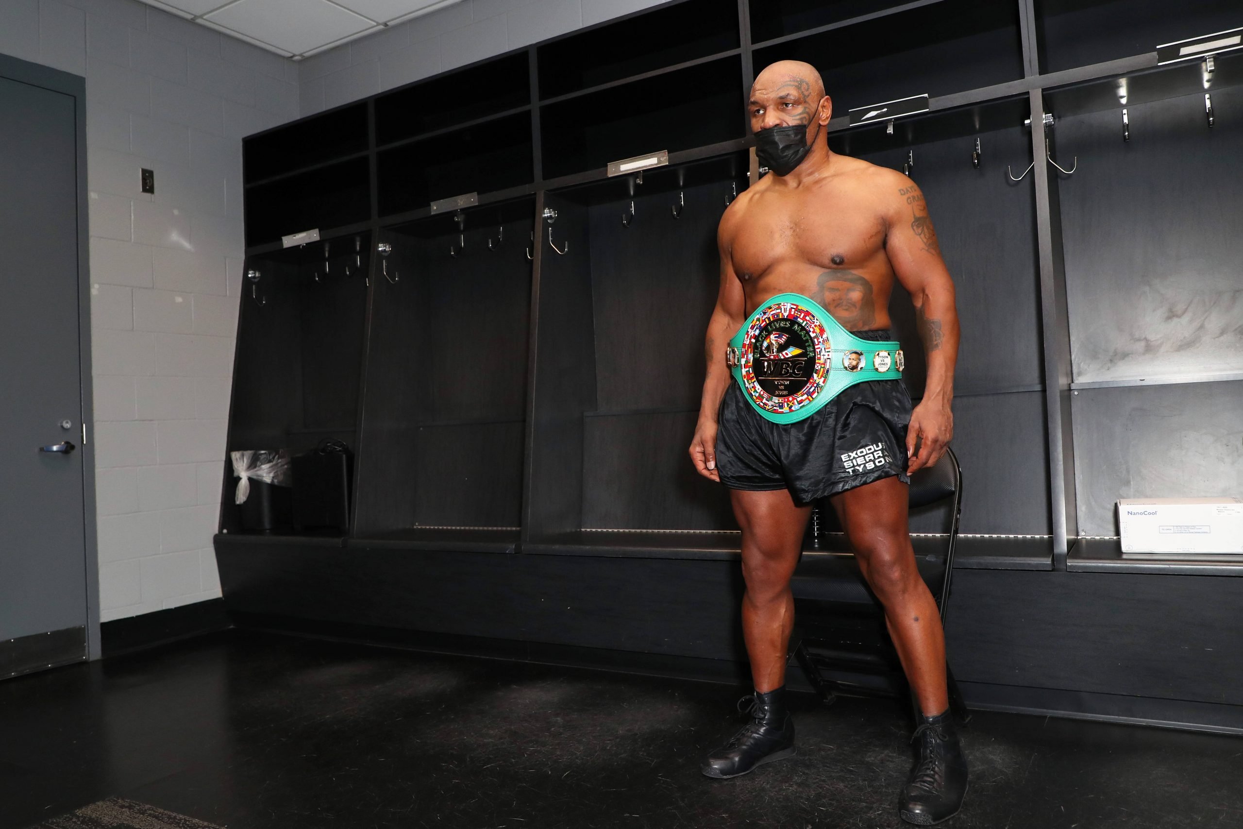 Mike Tyson, preps for Roy Jones Jr.