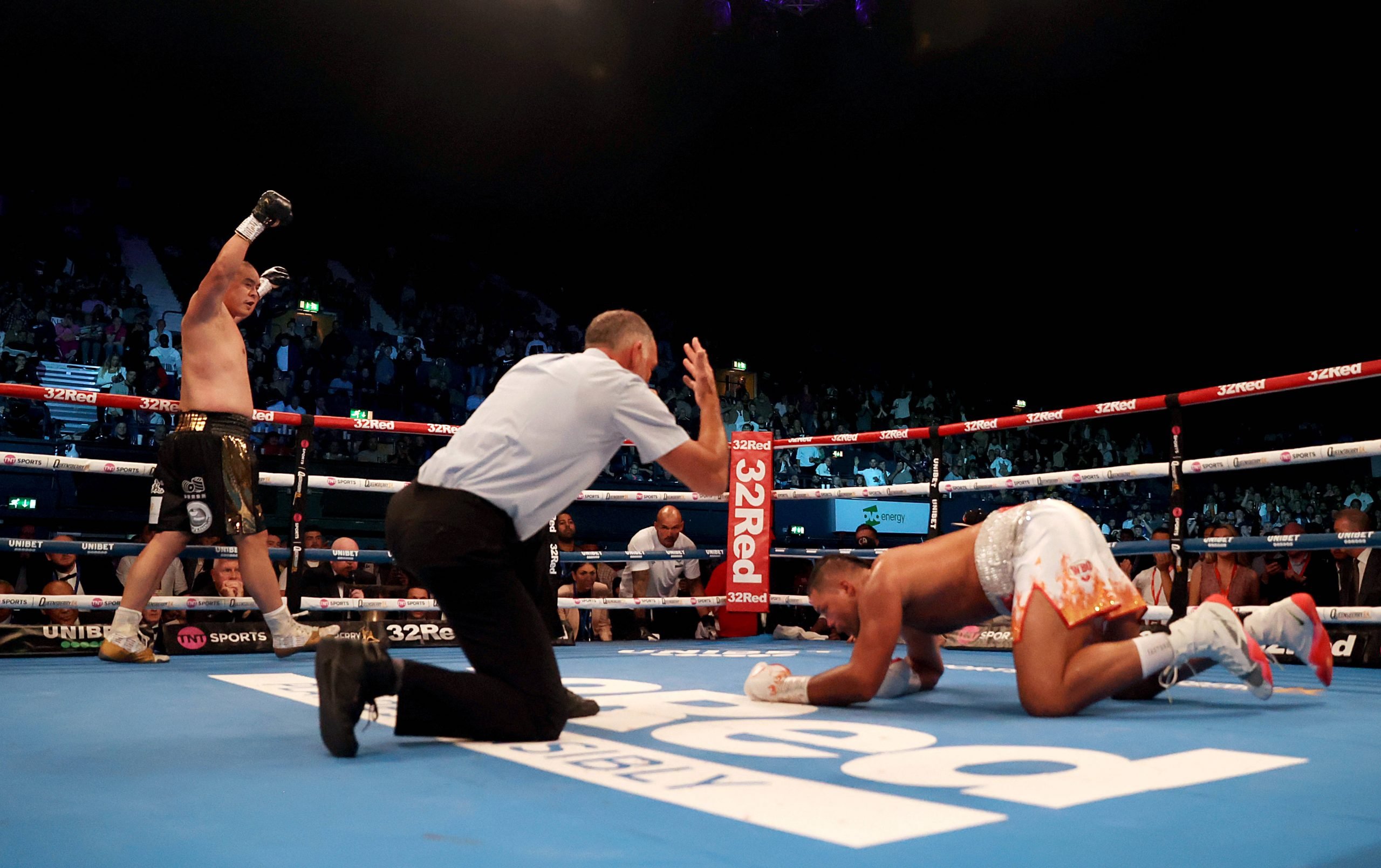 Zhilei Zhang celebrates after flooring Joe Joyce in their rematch