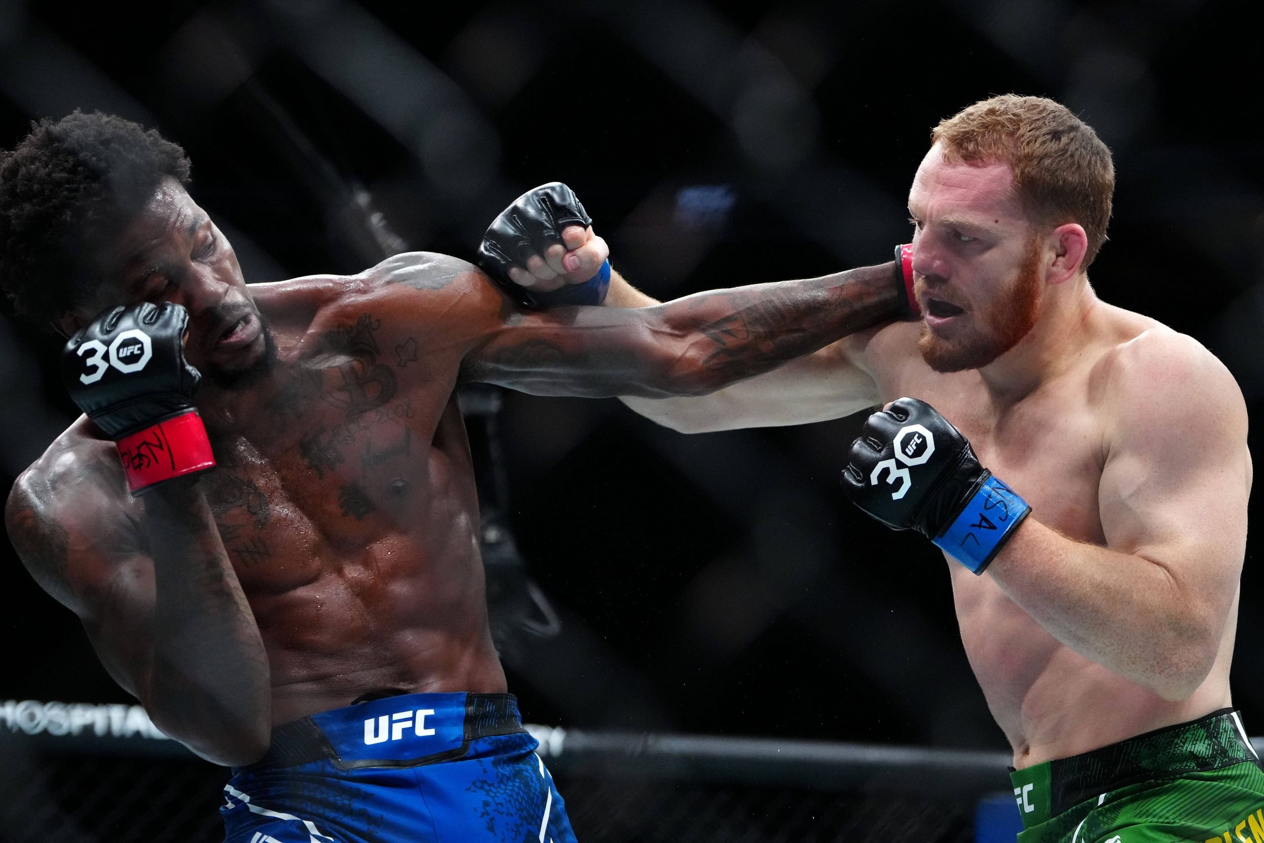 MMA: UFC Fight Night - Las Vegas- Holland vs Della Maddalena Sep 16, 2023; Las Vegas, Nevada, USA; Kevin Holland (red gloves) fights Jack Della Mad...