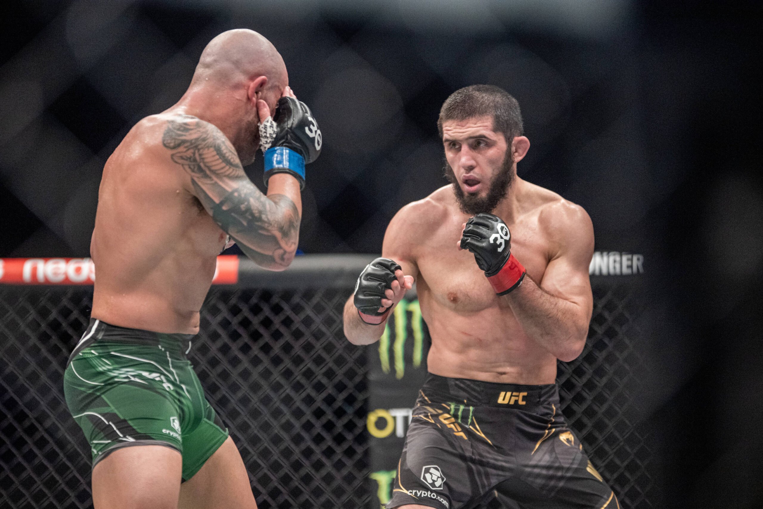 Ahead of UFC 294 here's a look back at the first fight between Islam Makhachev and Alexander Volkanovski