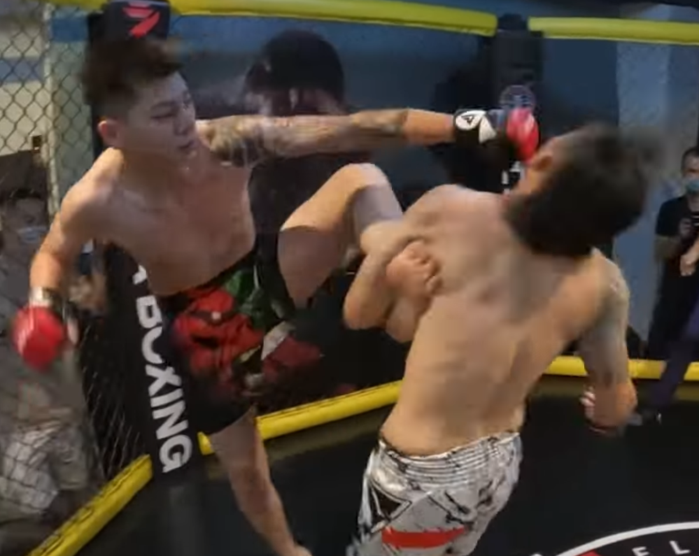 Taekwondo expert in MMA fight has his leg caught and manages to punch his opponent.