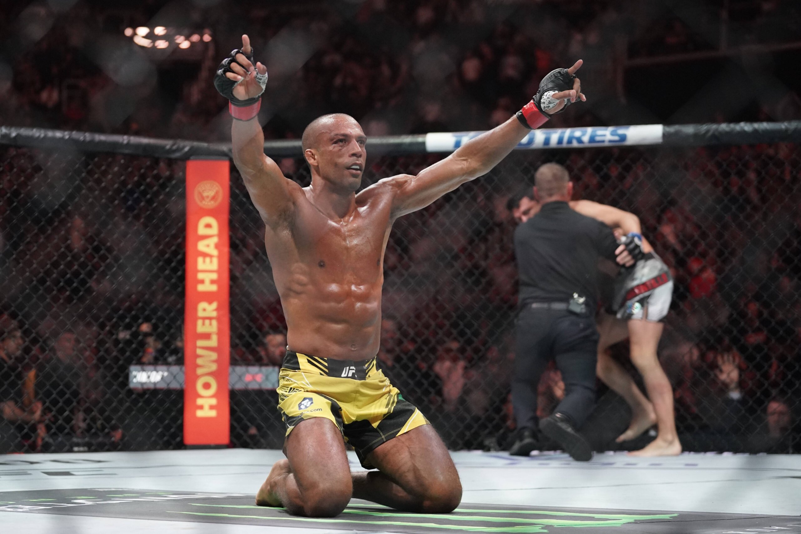 IMAGO/USA Today Network: Edson Barboza defeated Sodiq Yusuff at UFC Vegas 81.