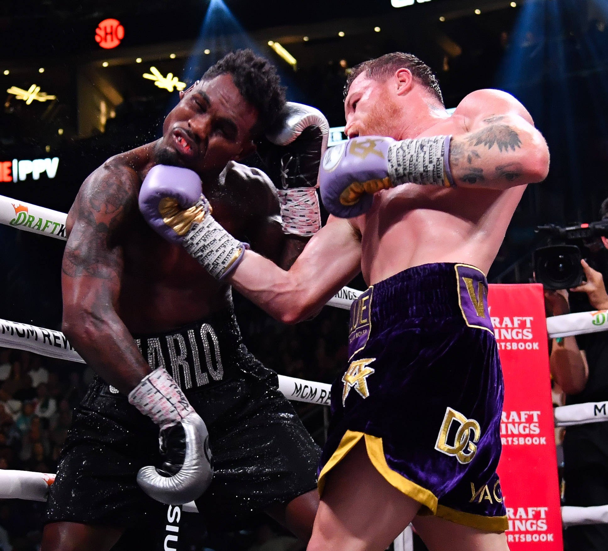 September 30, 2023, Las Vegas, Nevada, USA: A solid right hook by CANELO ALVAREZ (R) to JARMELL CHARLO (L) during boxing match for the Undisputed S...
