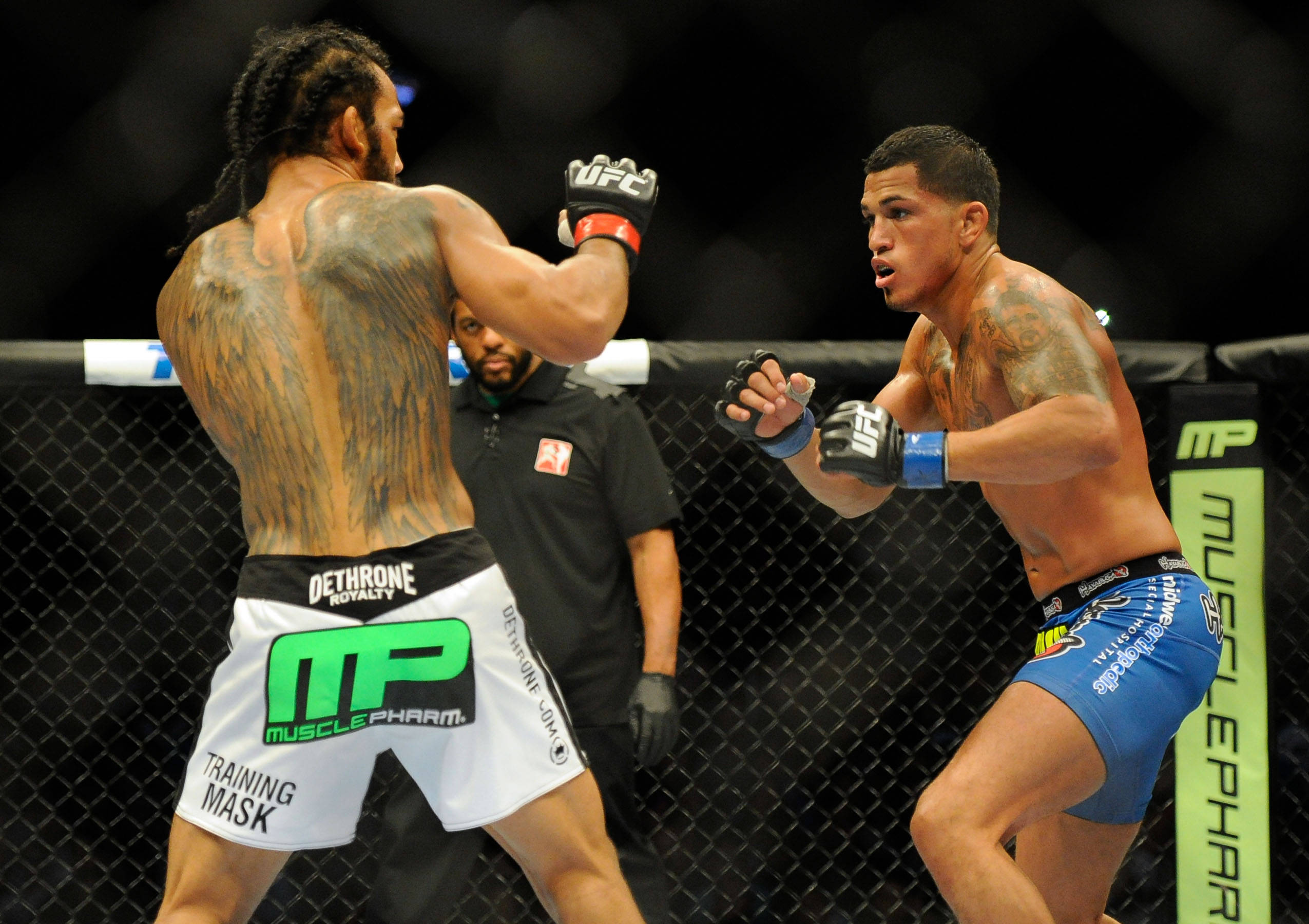 MMA: UFC 164-Henderson vs Pettis Aug 31, 2013; Milwaukee, WI, USA; Benson Henderson (left) fights Anthony Pettis during the UFC-164 bout at BMO Har...