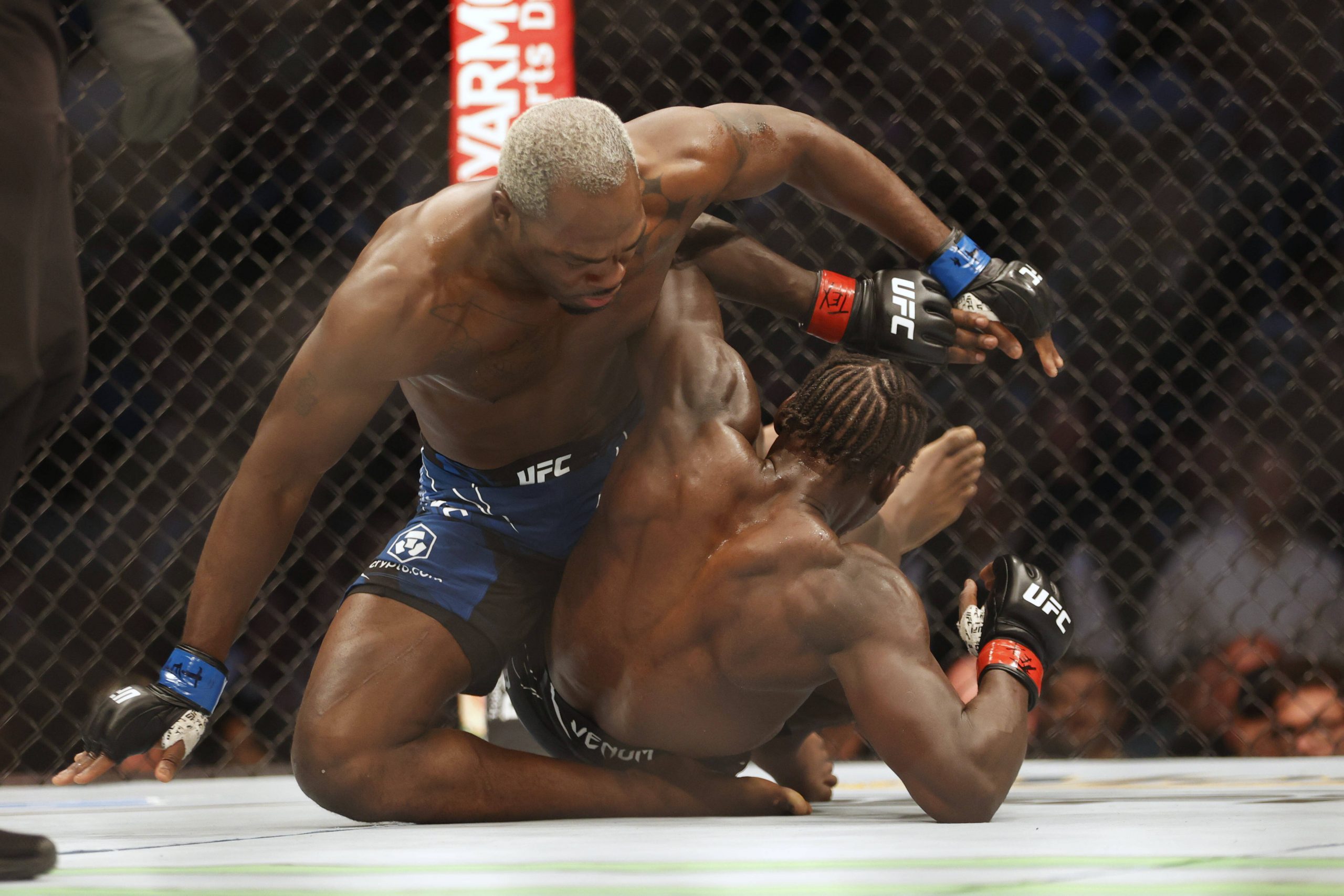 MMA: UFC 271-Cannonier vs Brunson, Feb 12, 2022; Houston, Texas, UNITED STATES; Jared Cannonier (red gloves) fights Derek Brunson (Blue Gloves) dur...