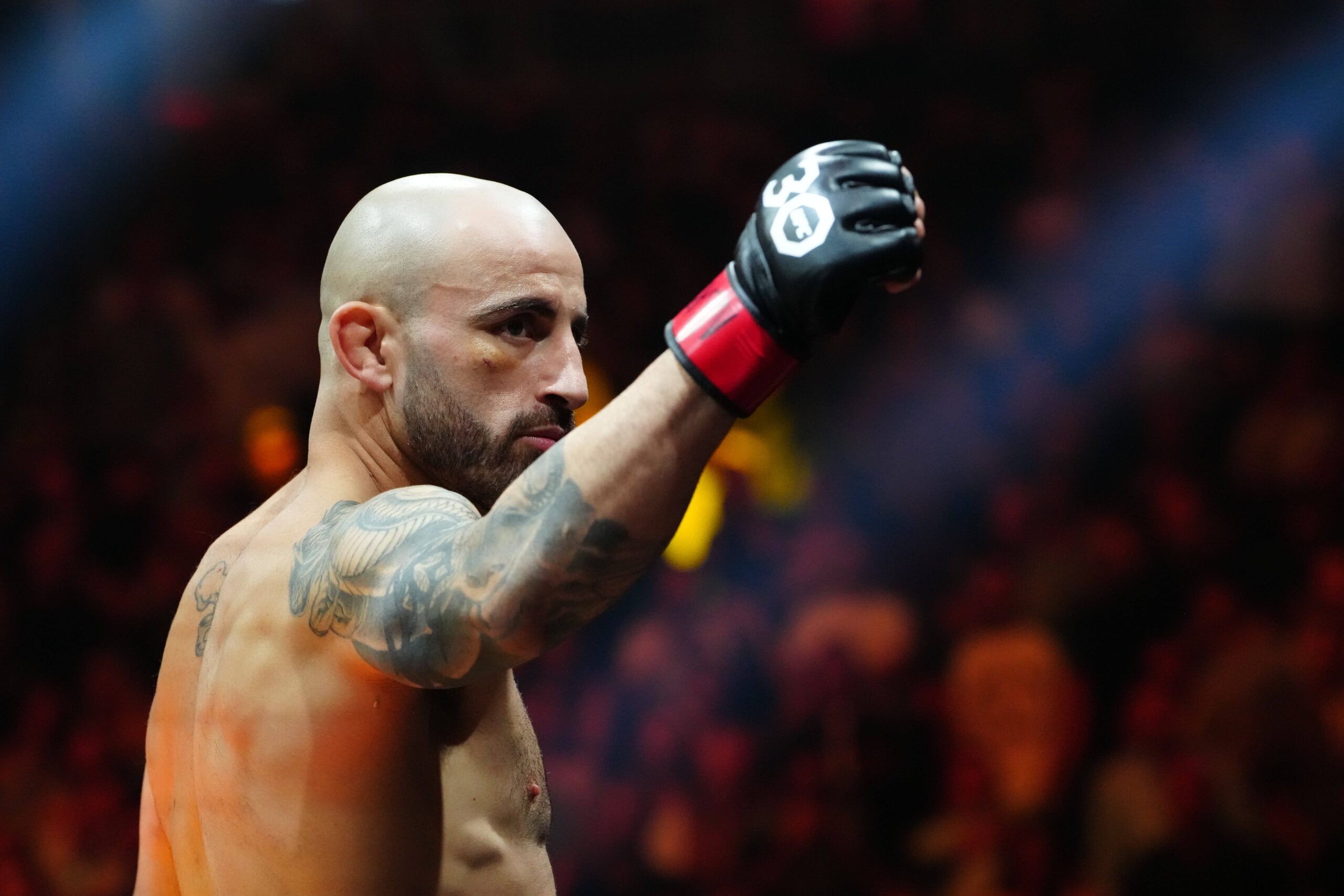 MMA: UFC 290 - Volkanovski vs Rodriguez Jul 8, 2023; Las Vegas, Nevada, USA; Alexander Volkanovski (red gloves) prior to the fight against Yair Rod...