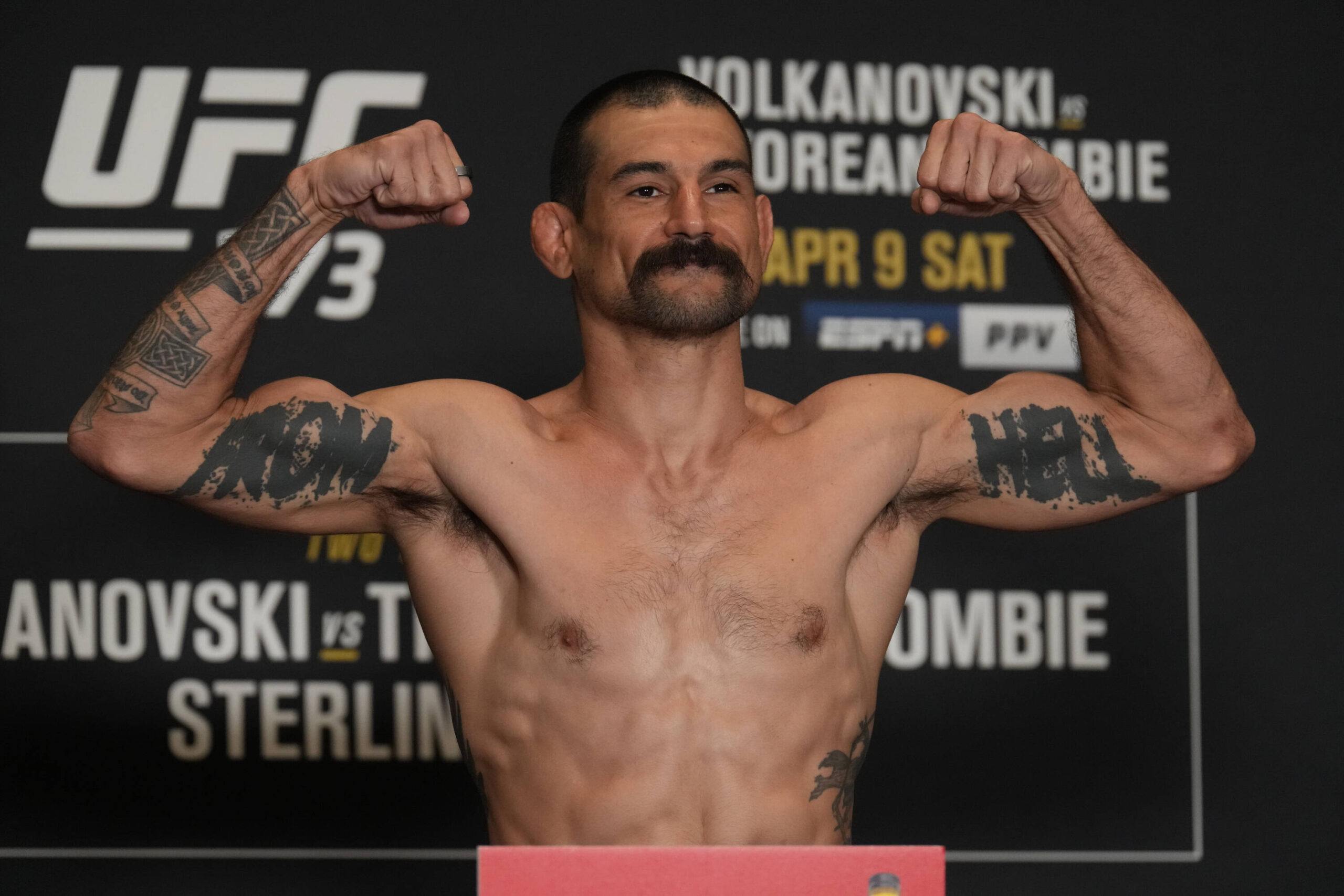 April 8, 2022, Jacksonville, Florida, JACKSONVILLE, FL, United States: JACKSONVILLE, FL - April 8: Vinc Pichel steps on the scale for the official ...