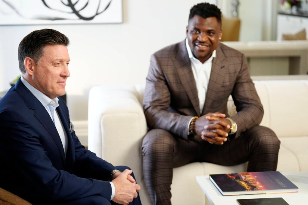 May 16, 2023, Los Angeles, CA, Los Angeles, CA, United States: Los Angeles, CA - May 16: (L-R) Peter Murray, CEO of PFL and Francis Ngannou sign the new contract at Professional Fighters League - Contract Signing at Beverly Wilshire, A Four Seasons Hotel on May 16, 2023 in Los Angeles, CA Los Angeles, CA United States - ZUMAp175 20230516_zsa_p175_002 