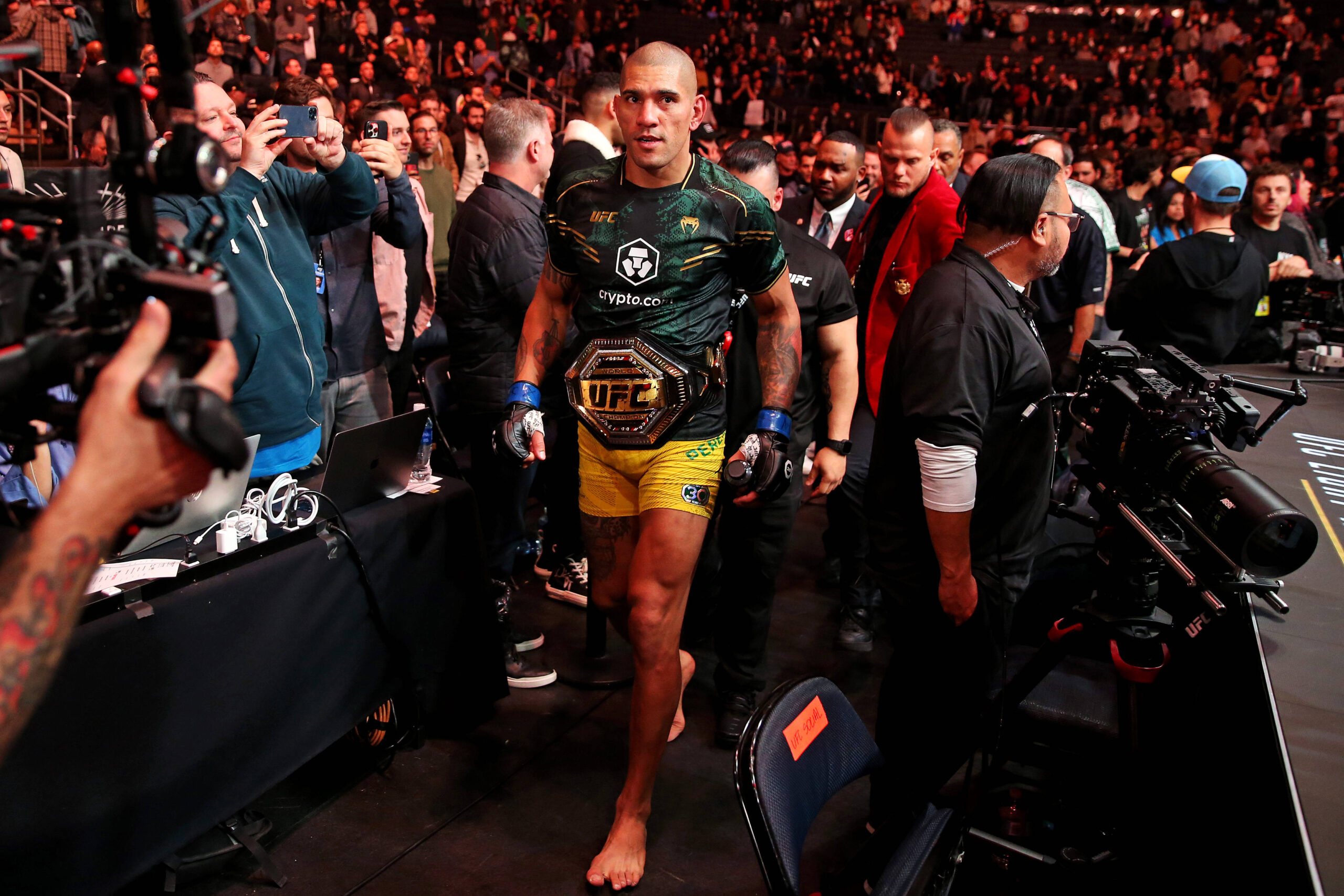 Imago/Wendell Cruz: UFC light heavyweight champ Alex Pereira would like to test himself against Magomed Ankalaev.