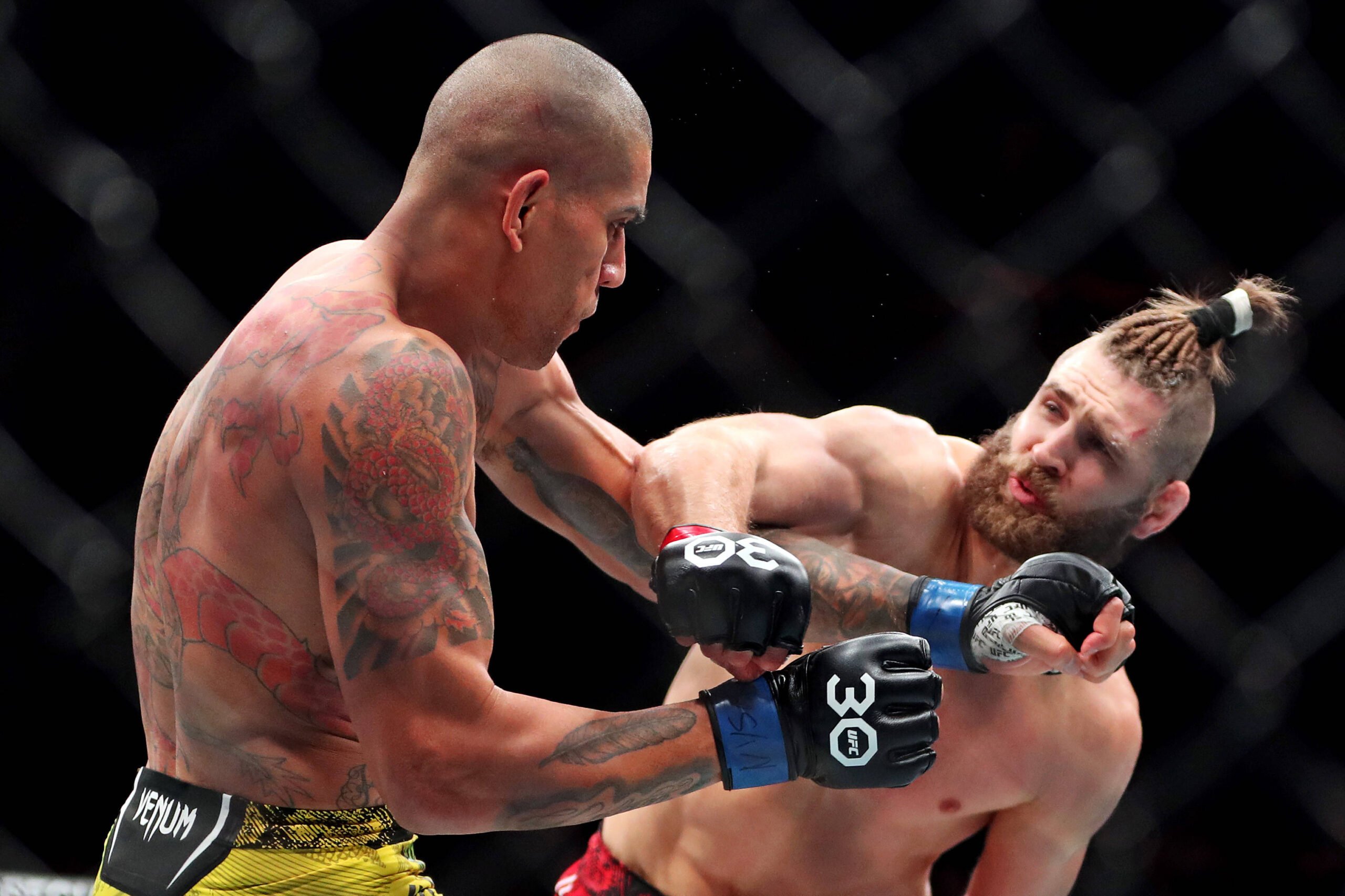 MMA: UFC 295 - Prochazka vs Pereira Nov 11, 2023; New York, NY, USA; Jiri Prochazka (red gloves) fights Alex Pereira (blue gloves) during UFC 295 a...