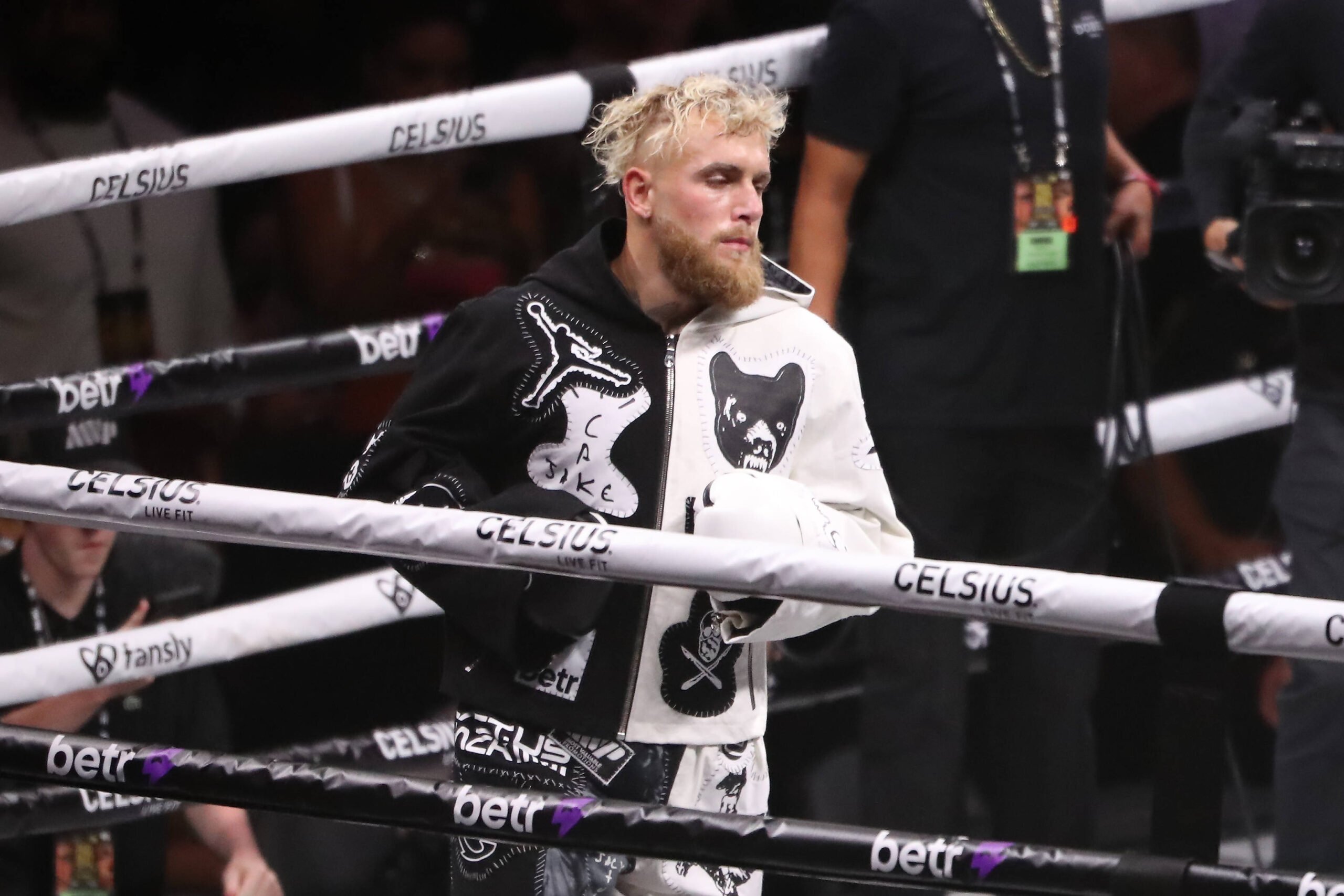 August 5, 2023, Dallas, Texas, DALLAS, TEXAS, United States: DALLAS, TEXAS - AUGUST 5: Jake Paul steps in the ring for his 8-round main-event Cruis...