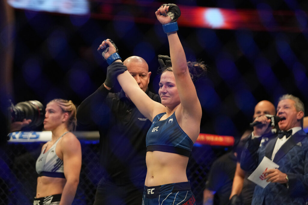 MMA: UFC 269-Maverick vs Blanchfield, Dec 11, 2021; Las Vegas, Nevada, USA; Erin Blanchfield is declared the winner by unanimous decision against Miranda Maverick during UFC 269 at T-Mobile Arena. Mandatory Credit: Stephen R. Sylvanie-USA TODAY Sports, 11.12.2021 16:31:30, 17340744, NPStrans, T-Mobile Arena, MMA, TopPic PUBLICATIONxINxGERxSUIxAUTxONLY 17340744