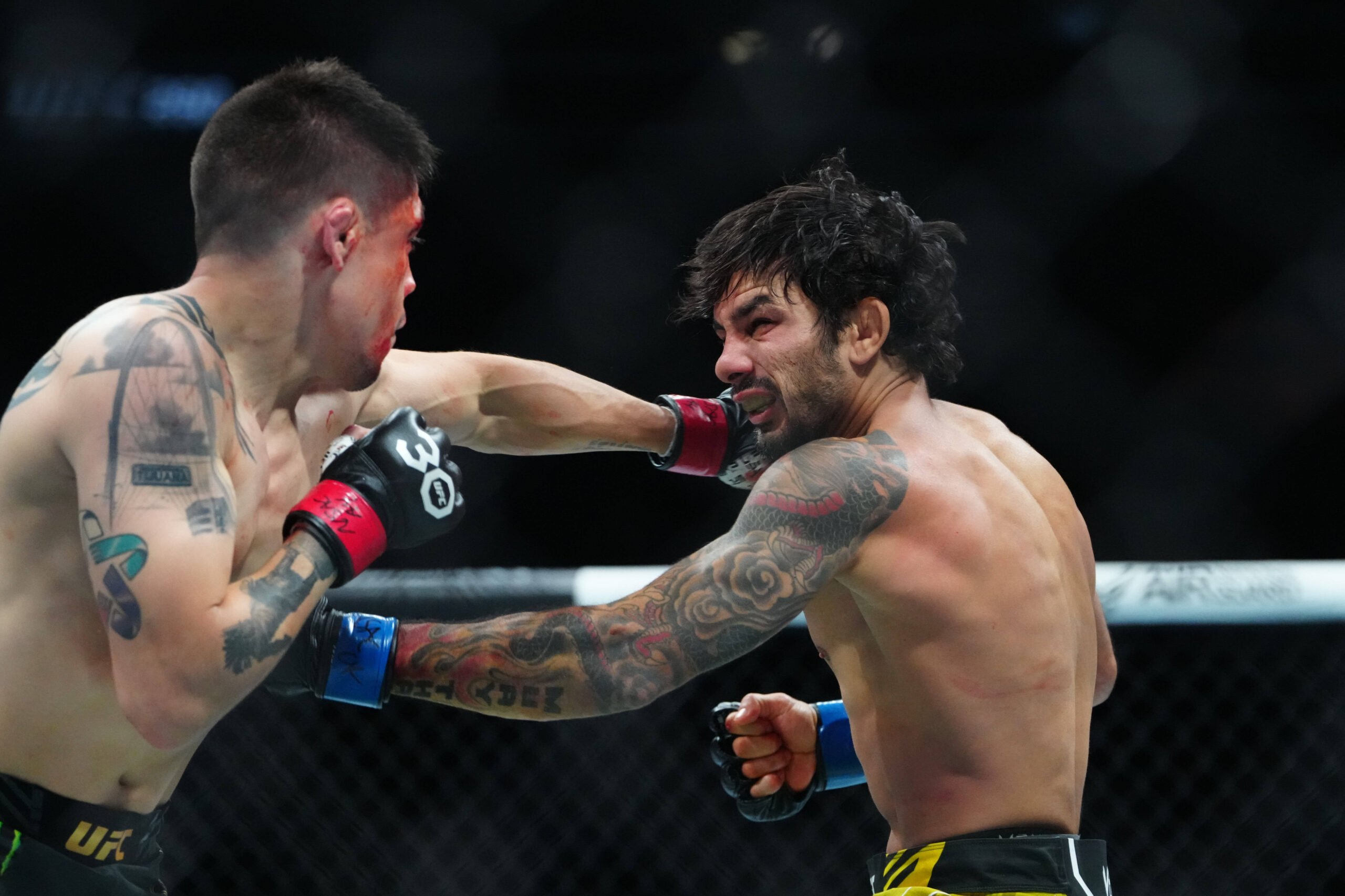 MMA: UFC 290 - Moreno vs Pantoja Jul 8, 2023; Las Vegas, Nevada, USA; Brandon Moreno (red gloves) fights Alexandre Pantoja (blue gloves) during UFC...