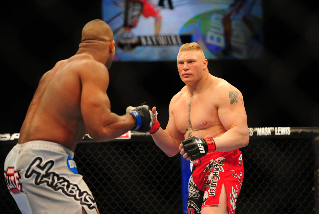 US PRESSWIRE Sports Dec 30, 2011; Las Vegas, NV, USA; UFC fighter Brock Lesnar (right) against Alistair Overeem during a heavyweight bout at UFC 141 at the MGM Grand Garden event center. Las Vegas Nevada USA, EDITORIAL USE ONLY PUBLICATIONxINxGERxSUIxAUTxONLY 5935348