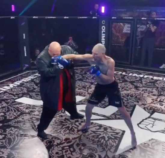 Russian bloger Oleg "Mongol" Perekhozhev fights a large opponent at Epic Fighting, landing a right hand to the jaw.