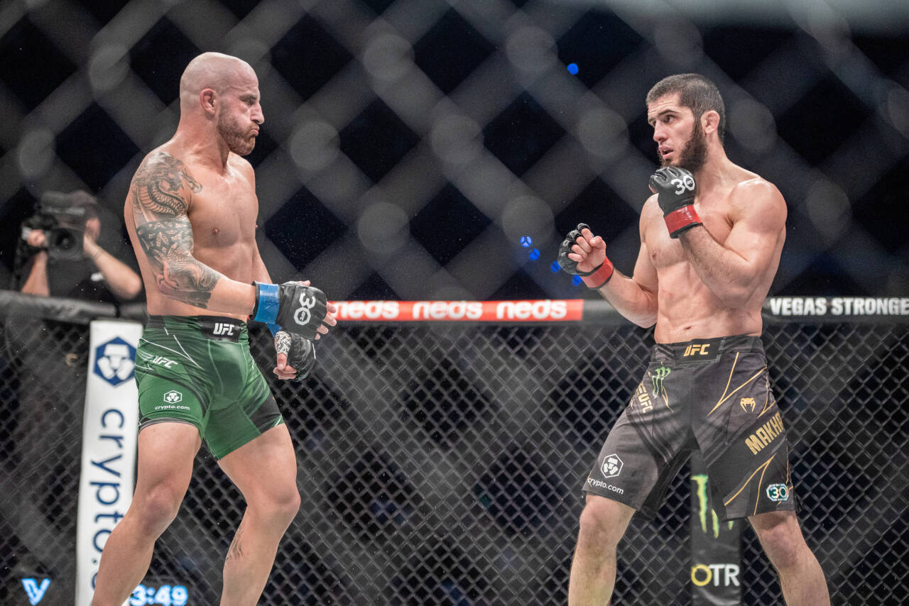 February 12, 2023, Perth, Perth, Australia, Australia: PERTH, AUSTRALIA - FEBRUARY 12: (R-L) Islam Makhachev battles Alex Volkanovski in their Ligh...
