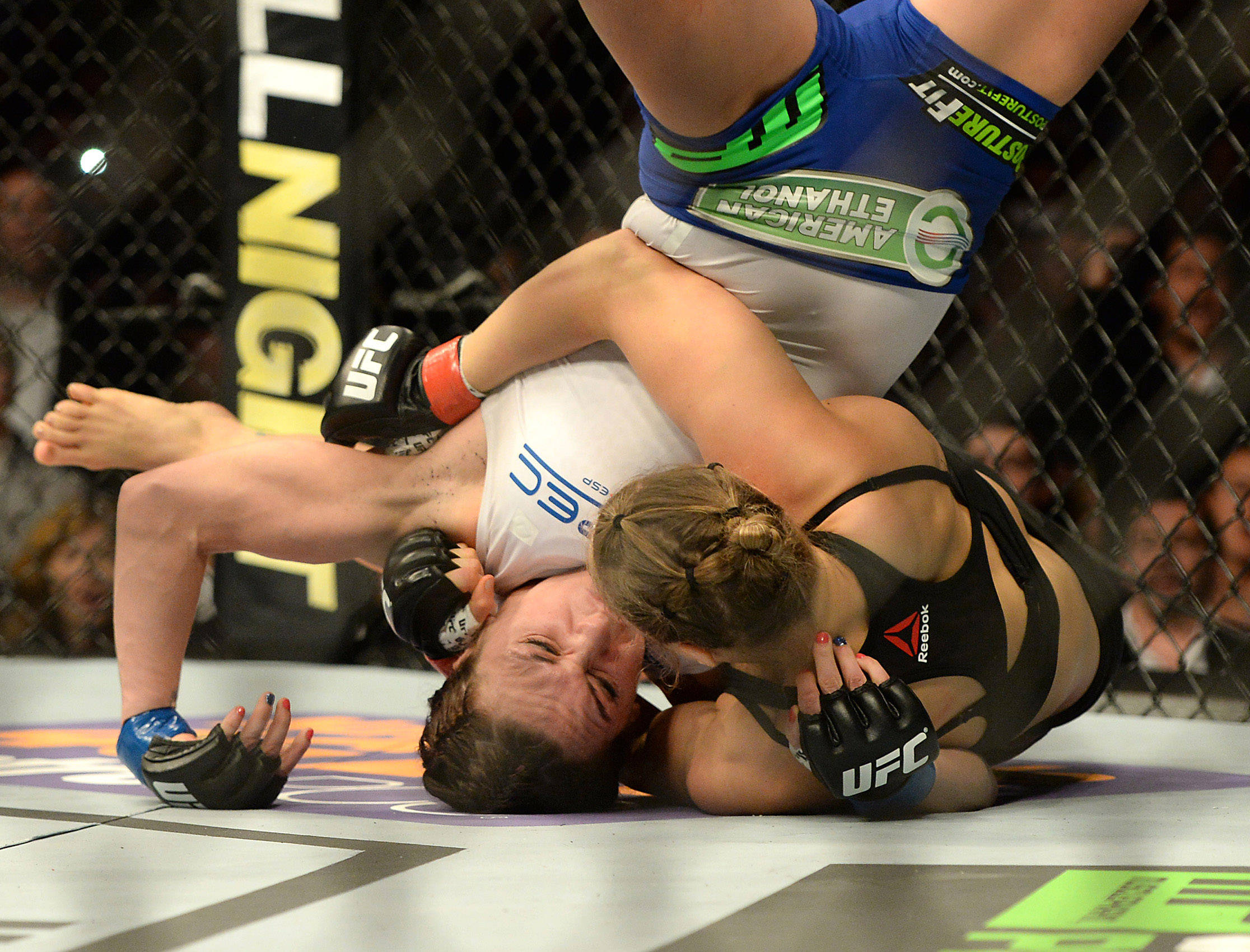 MMA: UFC 184-Rousey vs Zingano Feb 28, 2015; Los Angeles, CA, USA; Ronda Rousey (red gloves) and Cat Zingano (blue gloves) during their women s ban...