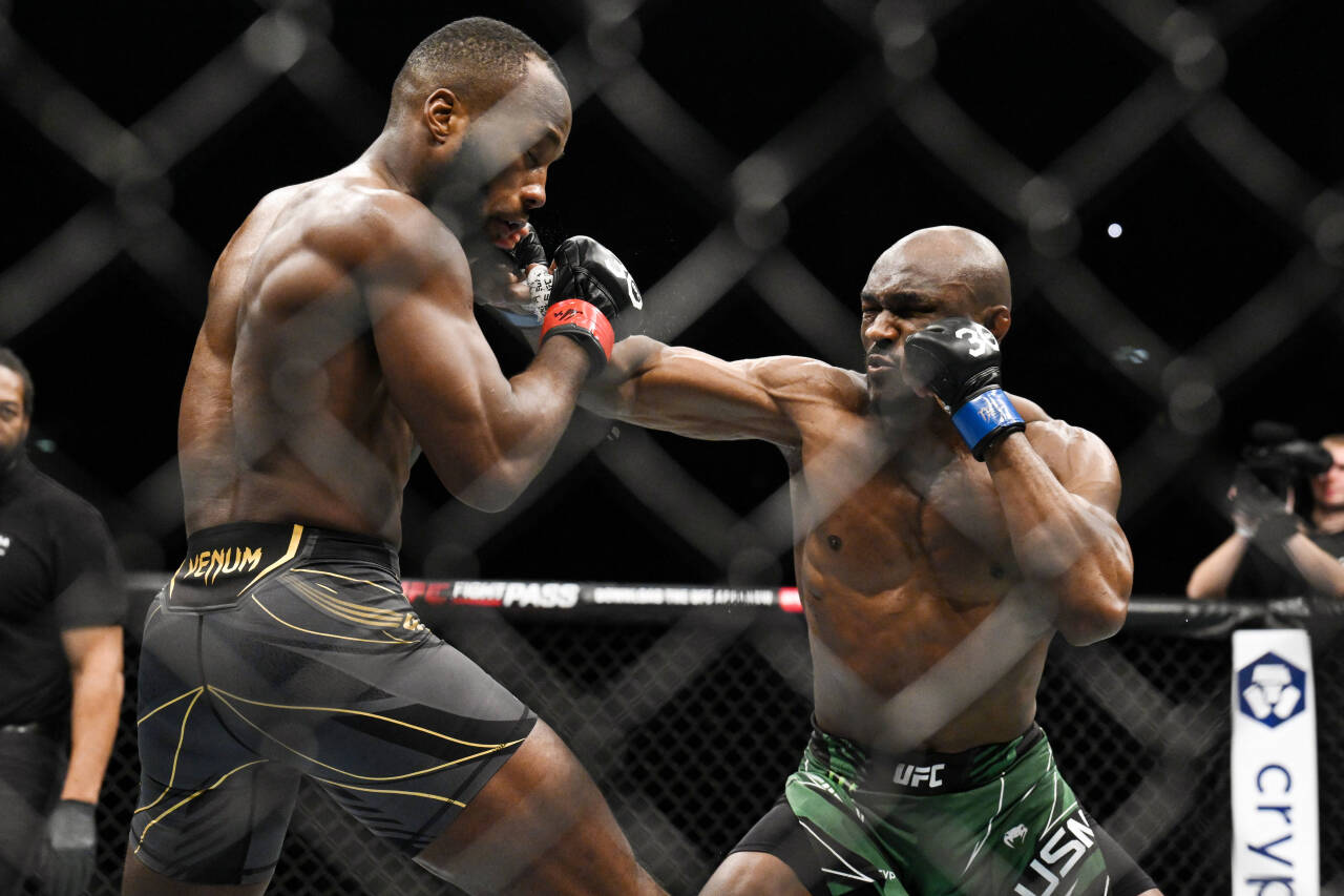 MMA: UFC 286 - Edwards vs Usman Mar 18, 2023; London, UNITED KINGDOM; Leon Edwards (red gloves) fights Kamaru Usman (blue gloves) during UFC 286 at...
