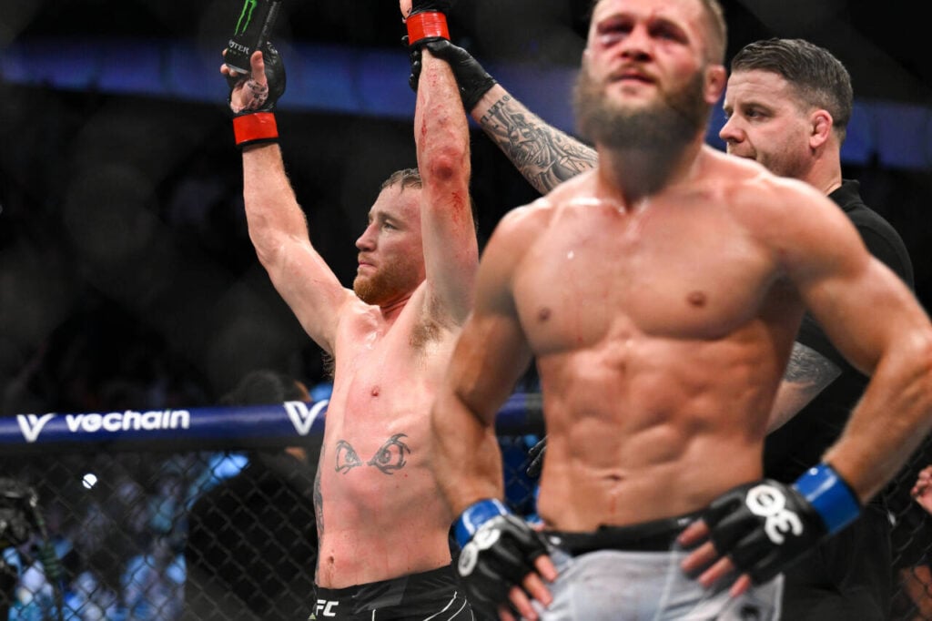 MMA: UFC 286 - Gaethje vs Fiziev Mar 18, 2023; London, UNITED KINGDOM; Justin Gaethje (red gloves) celebrates after defeating Rafael Fiziev (blue gloves) during UFC 286 at O2 Arena. London O2 Arena UNITED KINGDOM, EDITORIAL USE ONLY PUBLICATIONxINxGERxSUIxAUTxONLY 20230318_kab_bk4_209