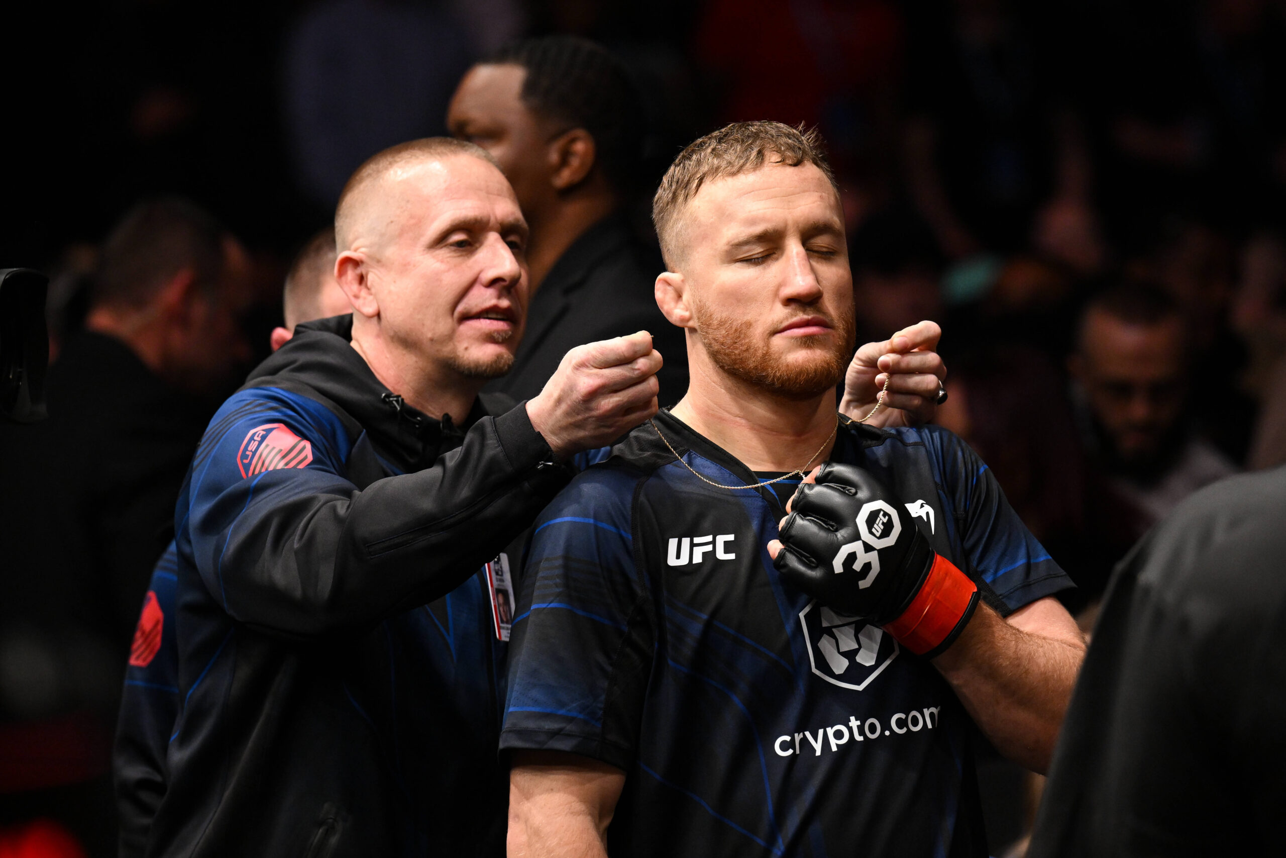 MMA: UFC 286 - Gaethje vs Fiziev Mar 18, 2023; London, UNITED KINGDOM; Justin Gaethje (red gloves) prepares to fight Rafael Fiziev (not pictured) d...