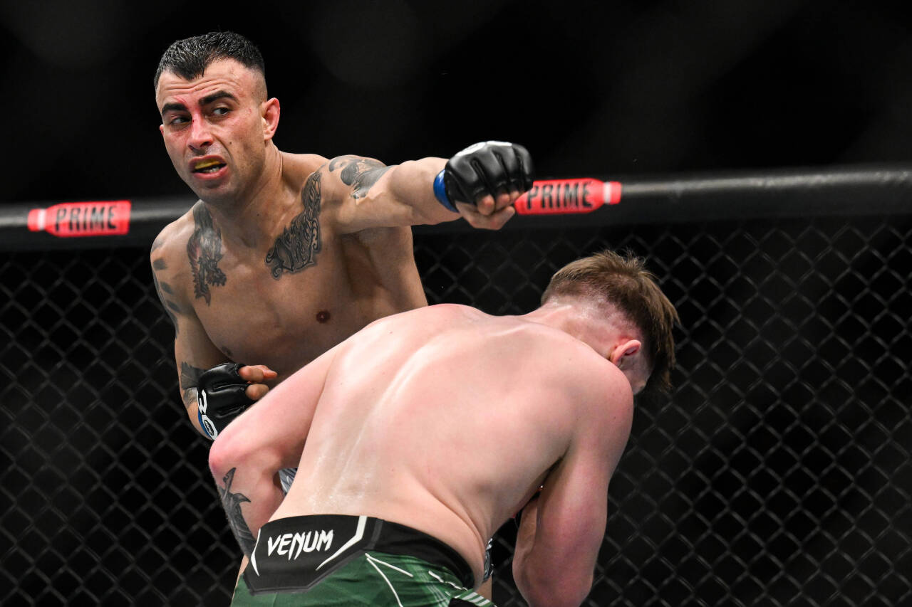 MMA: UFC 286 - Shore vs Amirkhani Mar 18, 2023; London, UNITED KINGDOM; Jack Shore (red gloves) fights Makwan Amirkhani (blue gloves) during UFC 28...