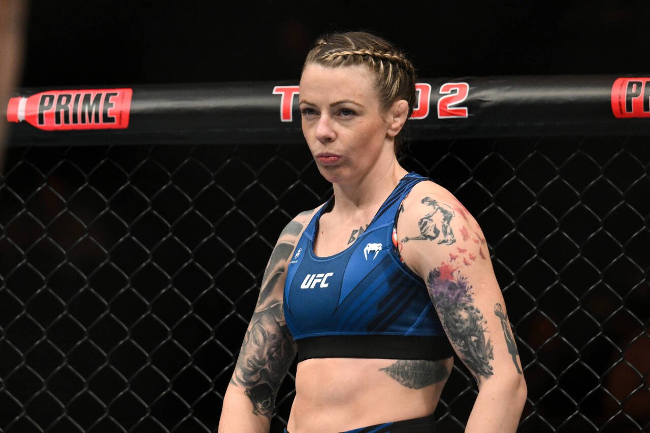 MMA: UFC 286 - Wood vs Carolina Mar 18, 2023; London, UNITED KINGDOM; Joanne Wood (red gloves) fights Luana Carolina (not pictured) during UFC 286 ...