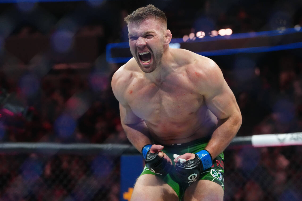 MMA: UFC 290 - Whittaker vs Du Plessis Jul 8, 2023; Las Vegas, Nevada, USA; Dricus Du Plessis (blue gloves) reacts after defeating Robert Whittaker...