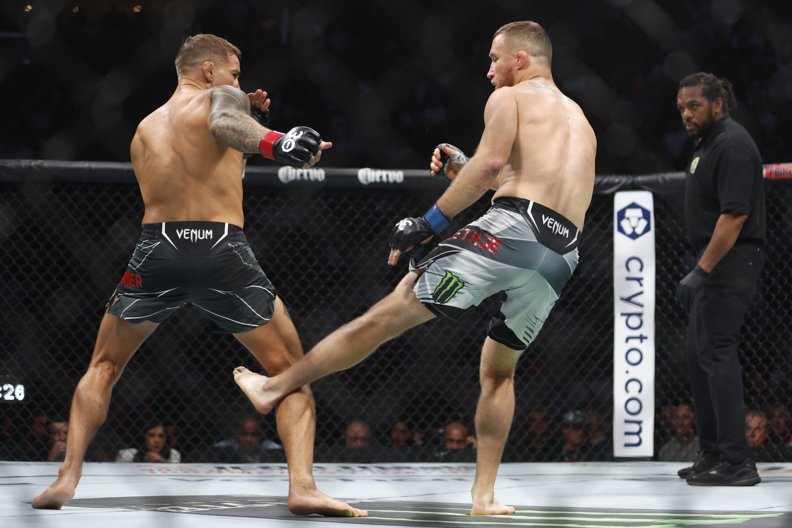 MMA: UFC 291 - Poirier vs Gaethje Jul 29, 2023; Salt Lake City, Utah, USA; Dustin Poirier (red gloves) fights Justin Gaethje (blue gloves) during U...