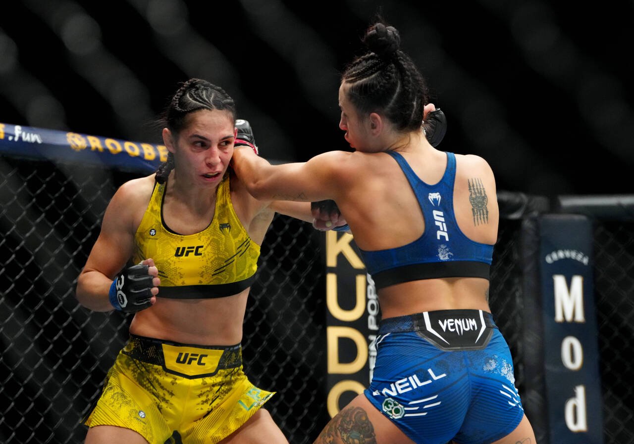 MMA: UFC 296 - O™Neill vs Lipski Dec 16, 2023; Las Vegas, Nevada, USA; Casey O™Neill (red gloves) fights Ariane Lipski (blue gloves) during UFC 296...
